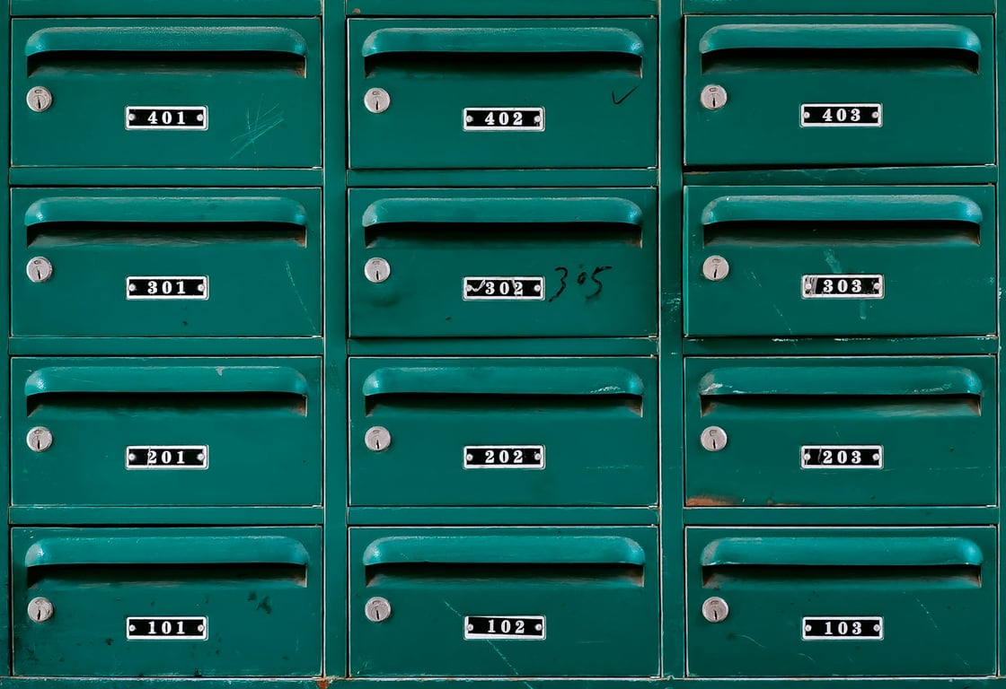Parcel tracking without Tech: balancing tradition and innovation