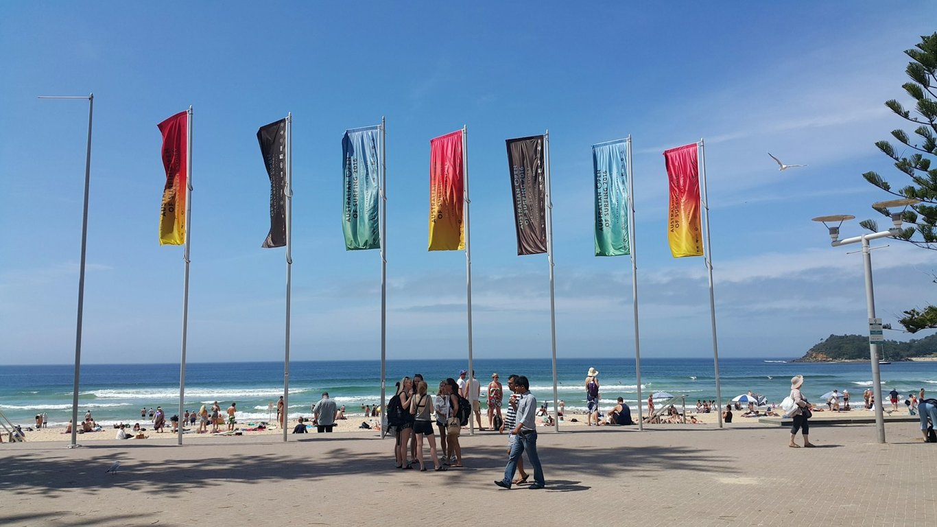 Stock design landing pages to boost feather flag sales