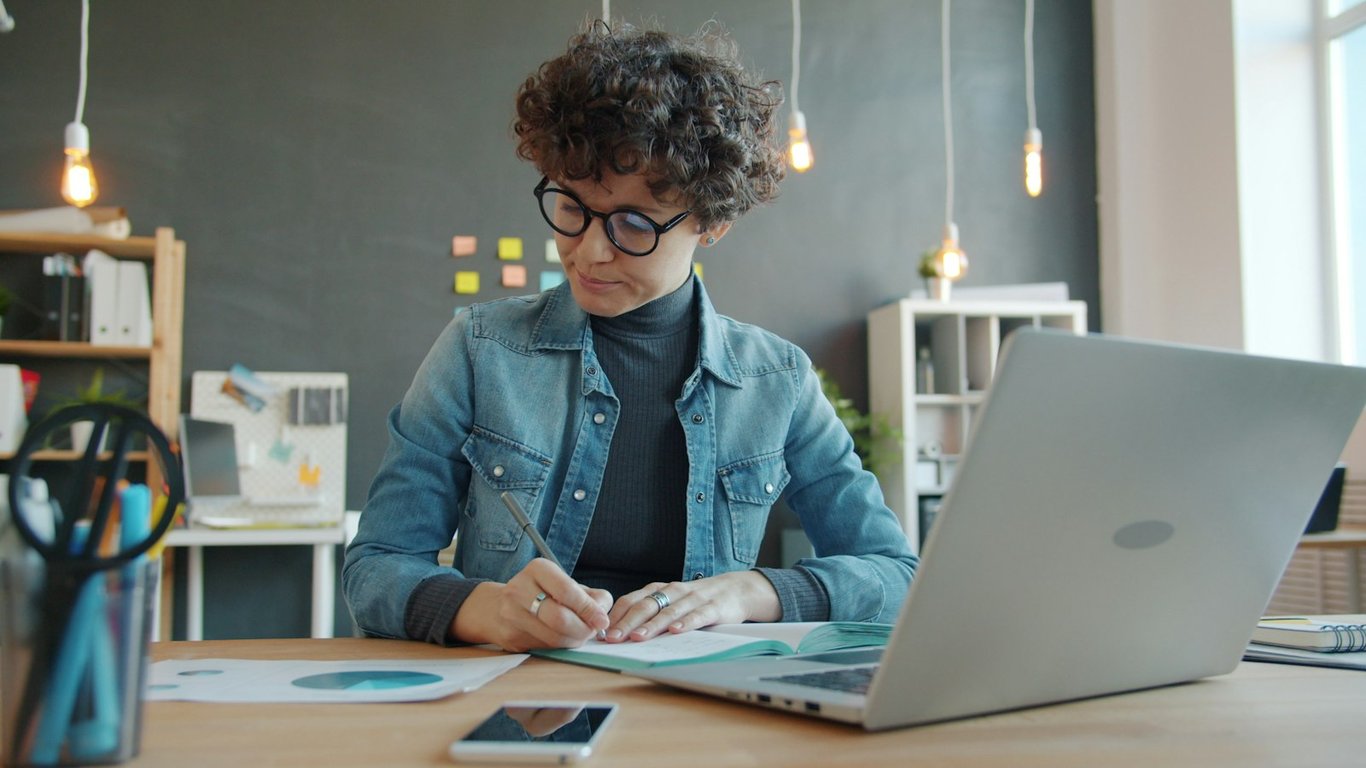 Notion operations hub for schools: playbooks, trackers, and parent comms