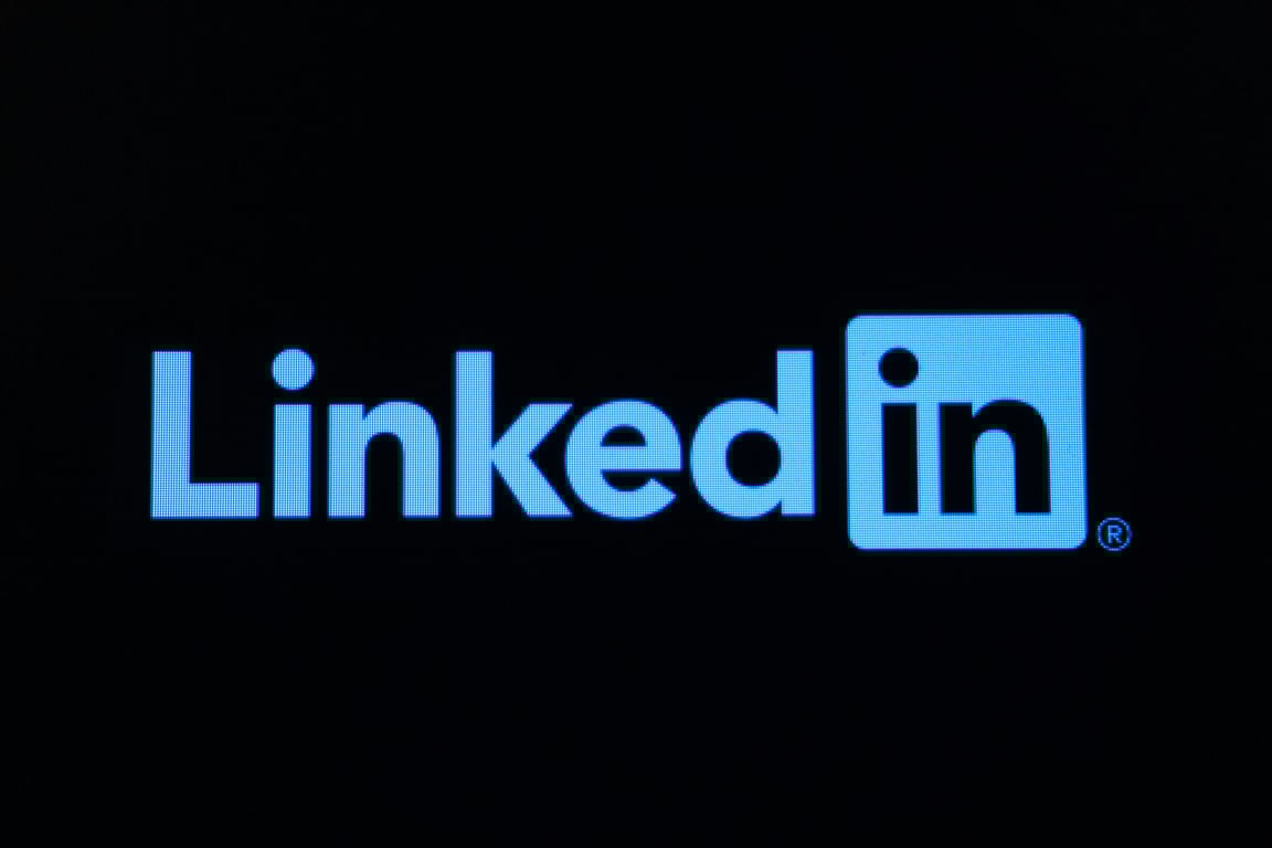 Industry-Based Lead Segmentation: Advanced LinkedIn Audience Building Through Zapier