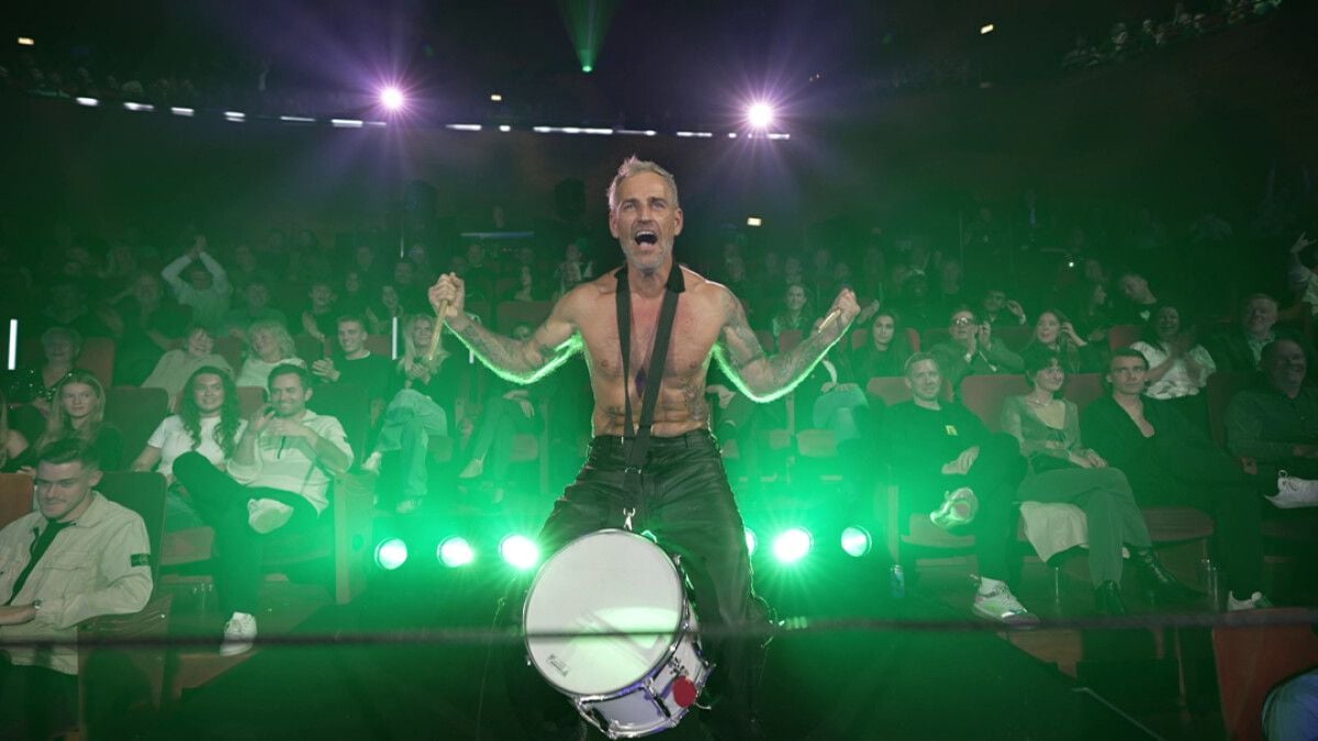 Pludselig stod en halvnøgen Oliver Bjerrehuus midt i salen. Her er 6 højdepunkter fra P3 Guld