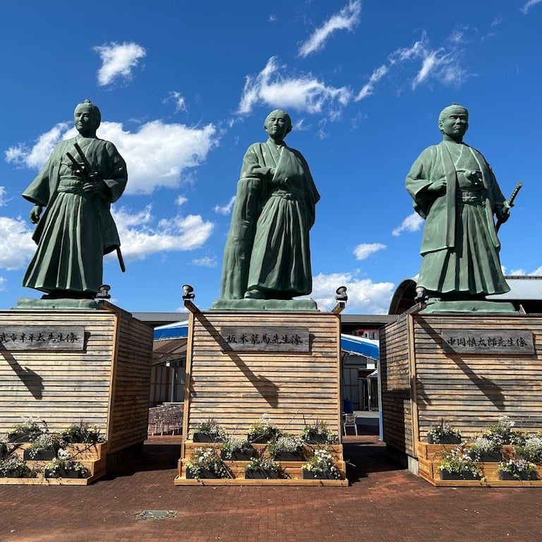Statues of the Three Tosa Samurai · 2 Chome-10-17 Kitahonmachi, Kochi, 780-0056, Japan