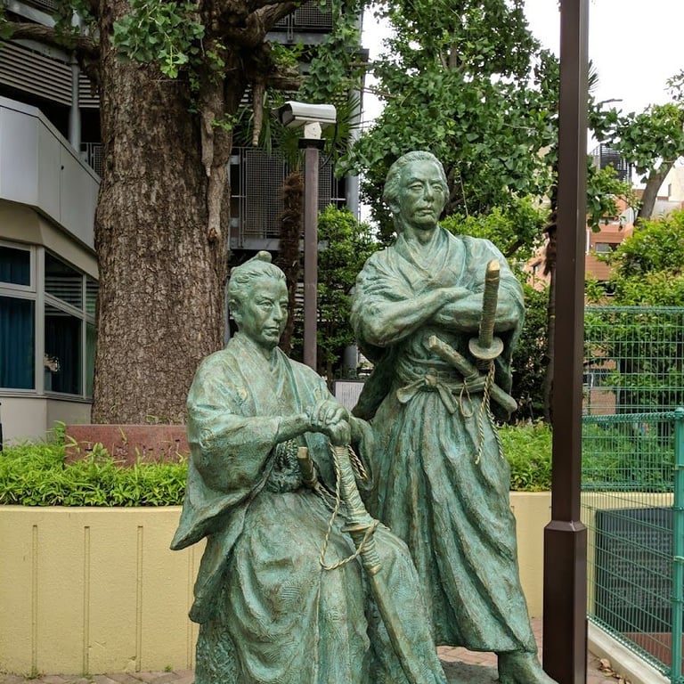 Statue of Katsu Kaishu and Sakamoto Ryoma · 6 Chome-6 Akasaka, Minato City, Tokyo 107-0052, Japan