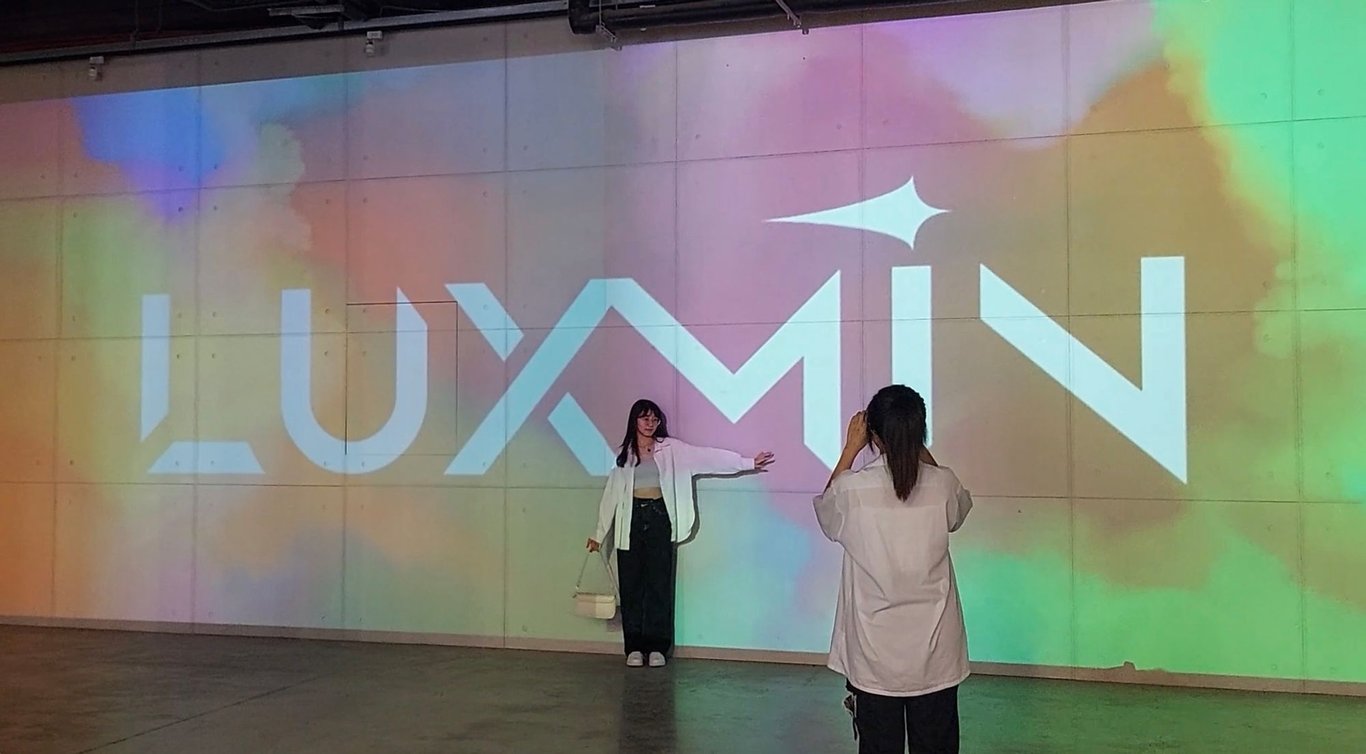 Fantasy Scene Wall - Luxmin