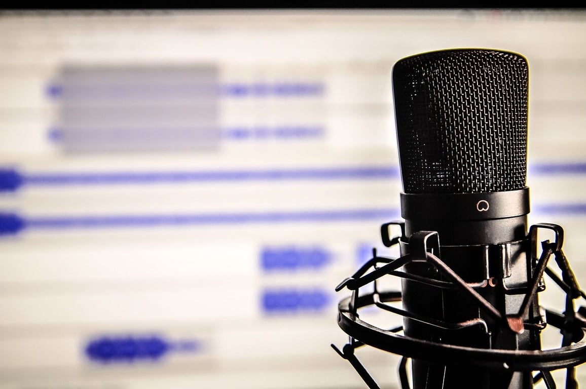 How to Use a Podcast Audio Summarizer to Turn Any Episode Into a Quick LinkedIn Post