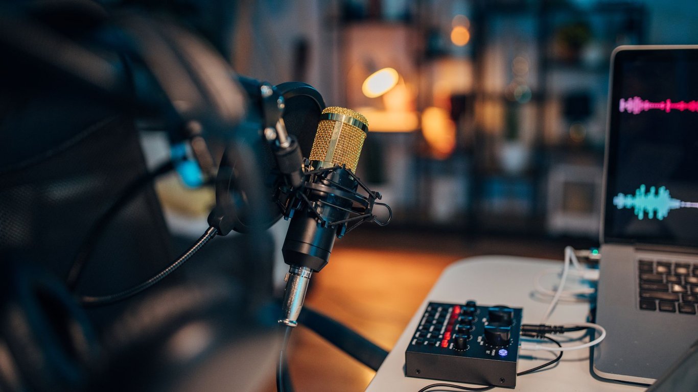 How To Turn Your Favorite Podcasts into Quick Reads with a Podcast Video Summarizer