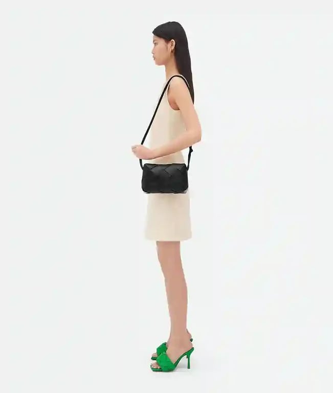 보테가베네타 스몰 카세트 카메라 백