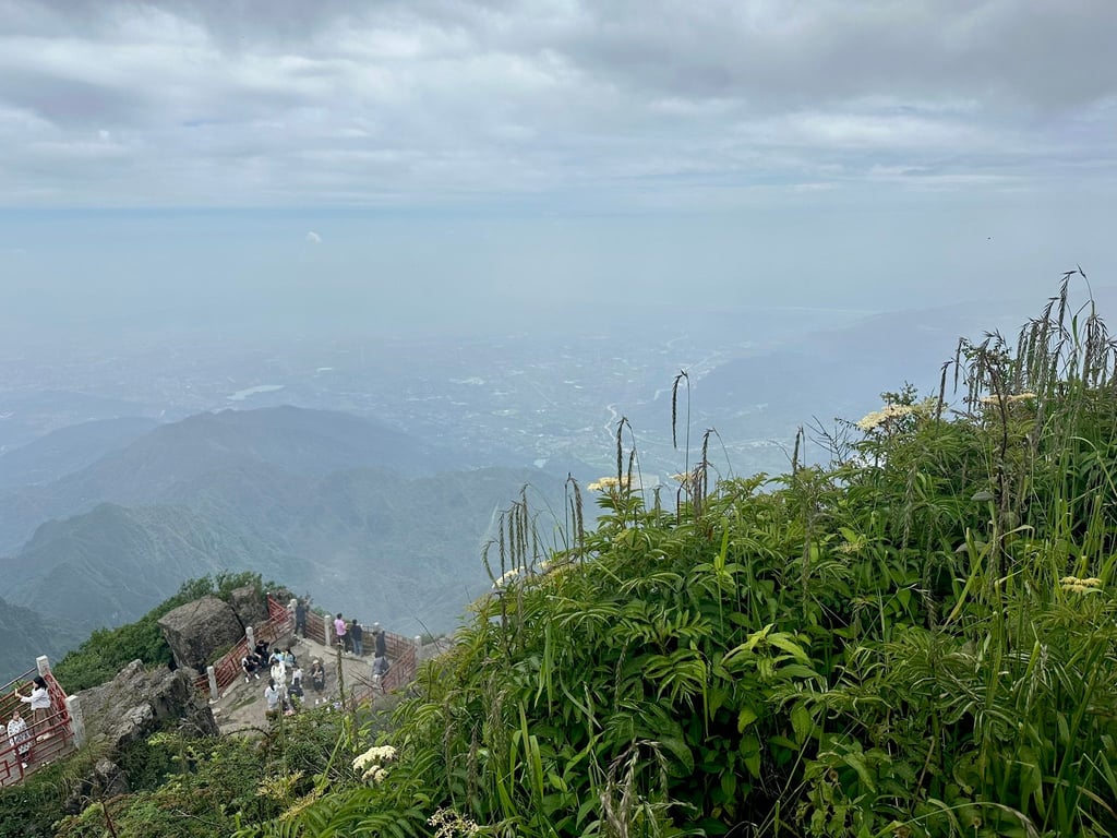 People watching the clouds from an altitude of more than 3000 meters.