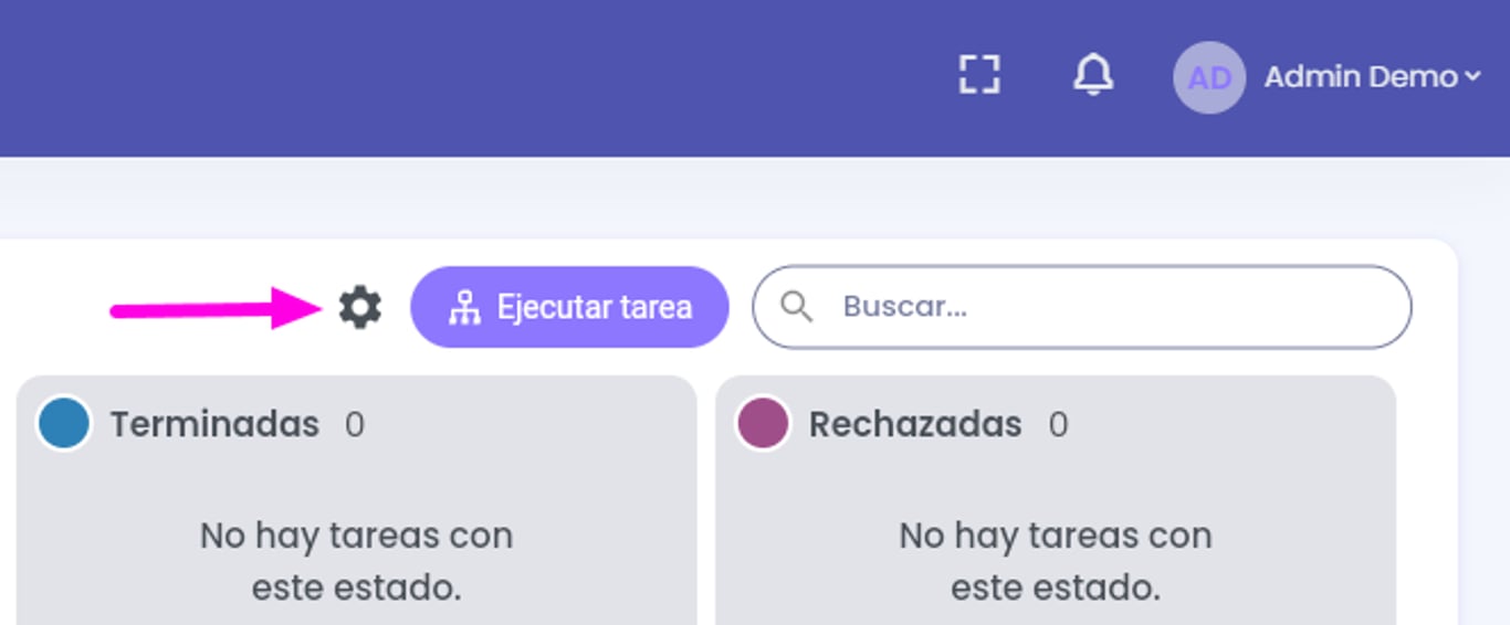 Captura de pantalla del Escritorio. Una flecha fuccia señala el ícono de Configuración, representado por la imagen de una tuerca gris sobre fondo blanco.