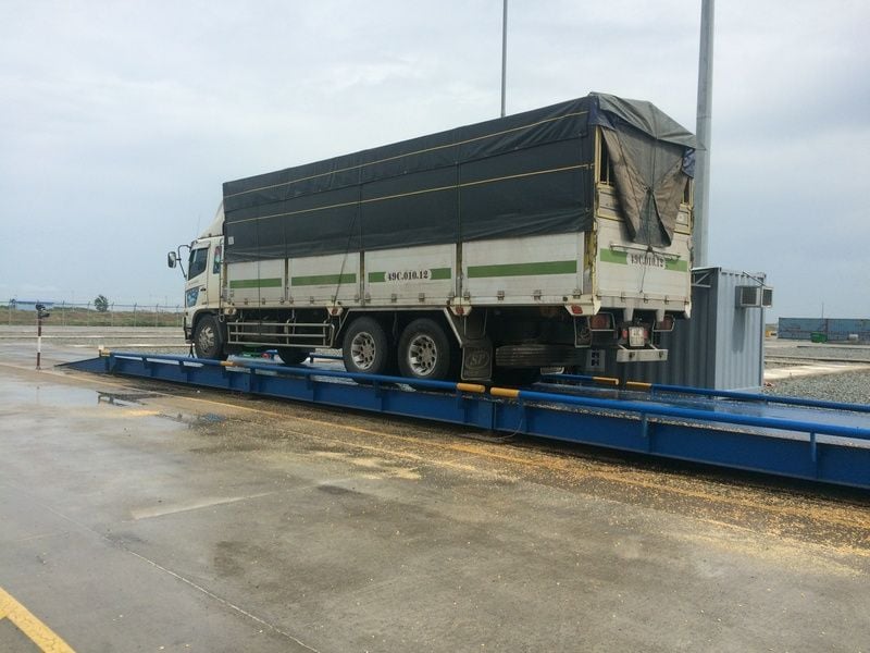 Nhân viên trạm cân