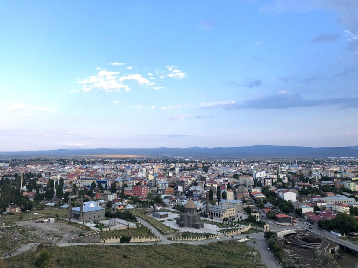 從 Kars 最高點 Kars Kalesi 城堡鳥瞰 Kars 城