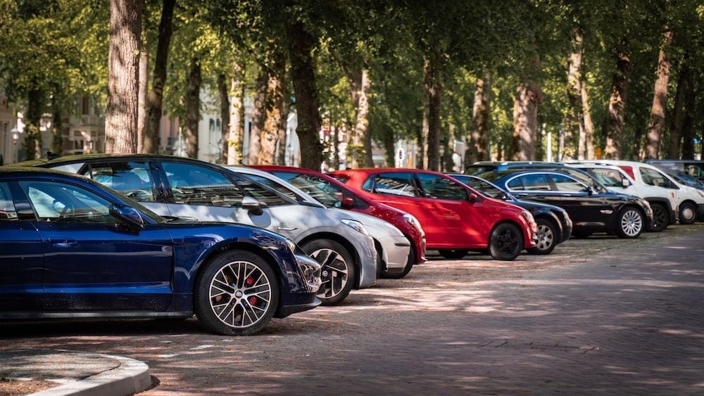 Parking - What is the maximum number of cars that we can park? Do we have a public parking nearby if we got extra cars?