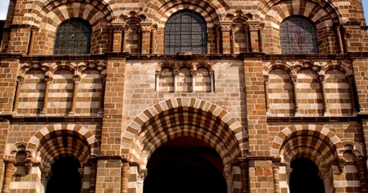 Routes of Santiago de Compostela in France