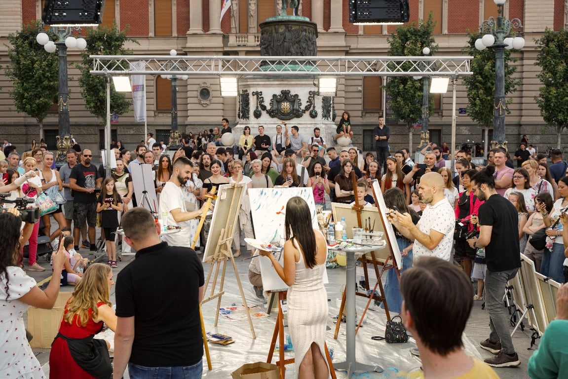Crowd at Art Battle