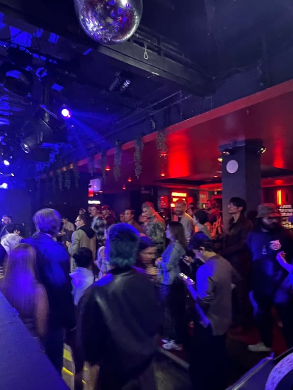 Crowd at Art Battle