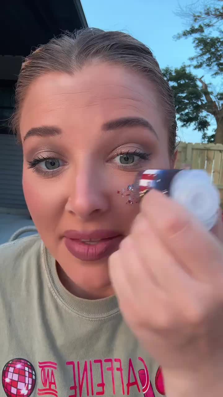 Stays put all night, no messy fallout #MakeupHack #FestivalMakeup