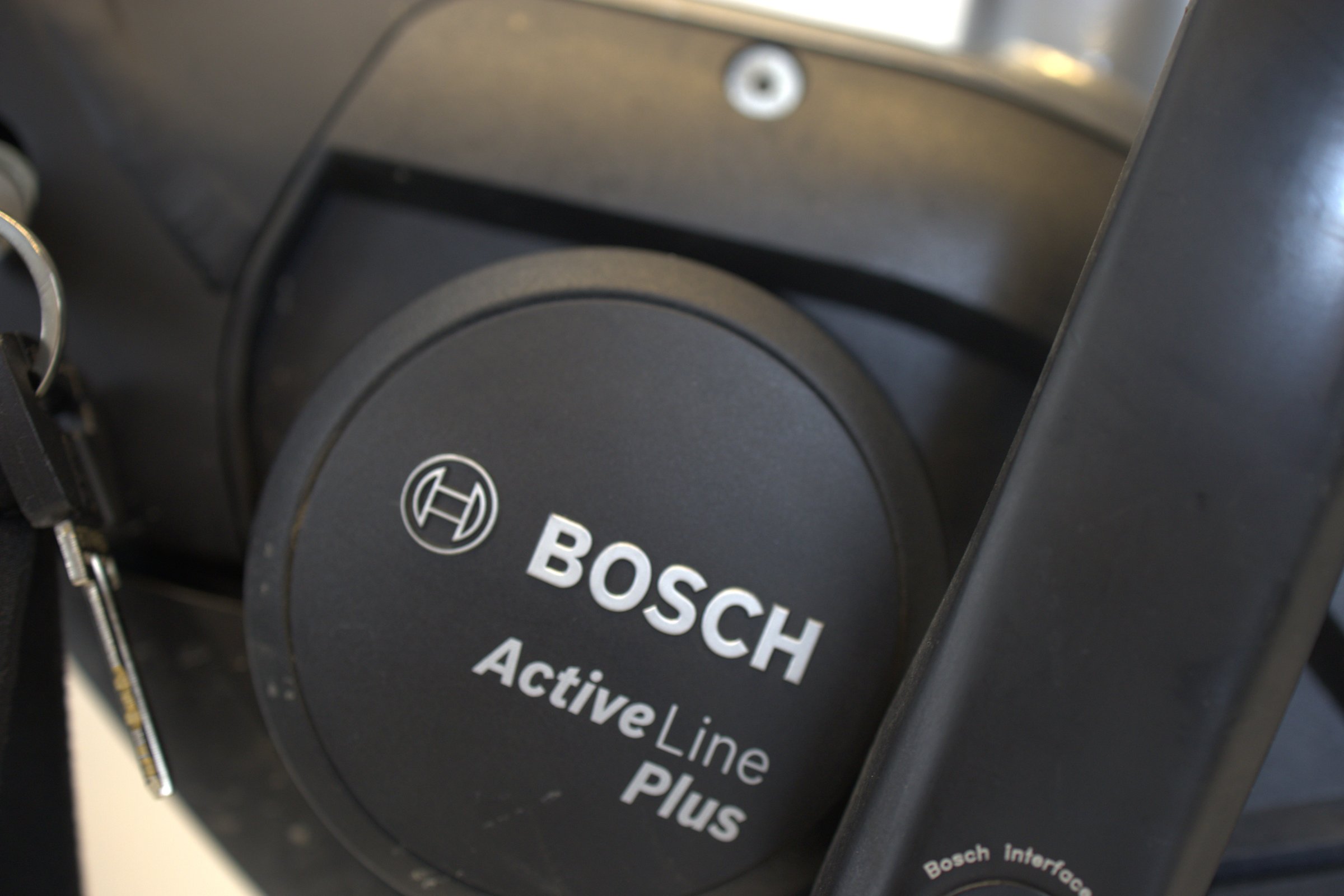 Svart Bergamont E-HORIZON TOUR 500 motor og batteri detalj.