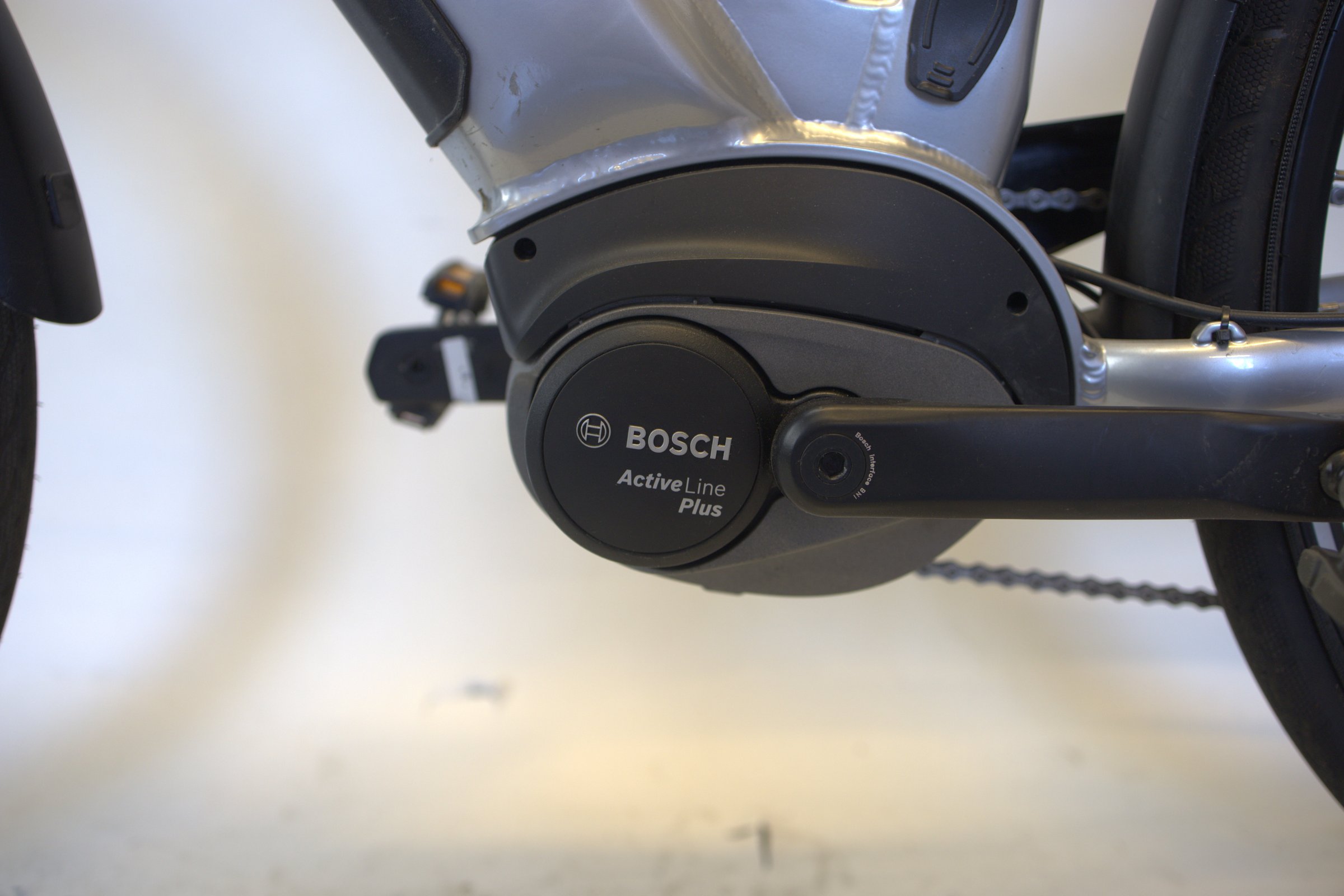 White E-Trekking 3.0 Bosch A+ 500 23