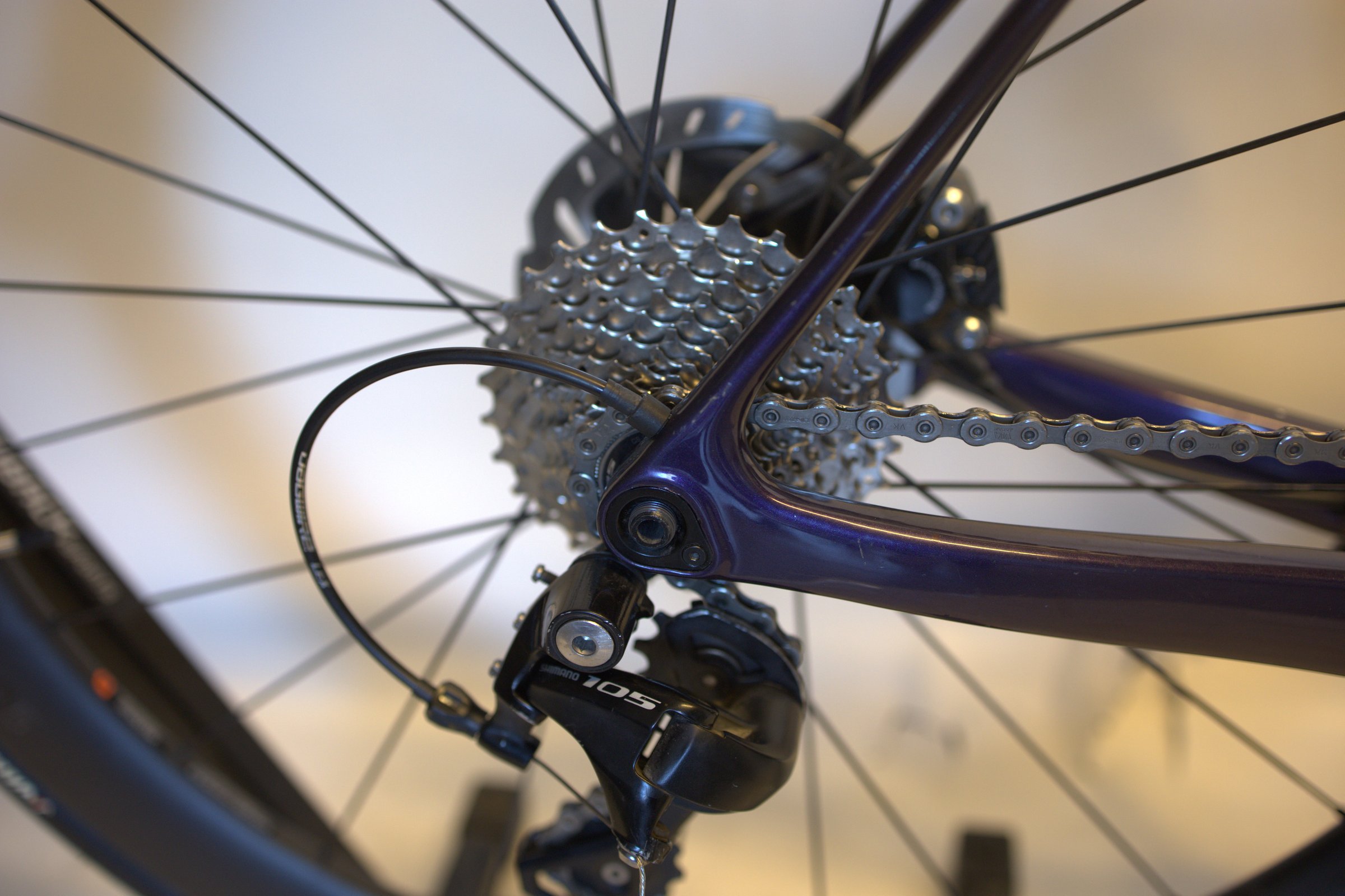NoName karbonramme med Bontrager hjulsett og shimano gir og skivebremser