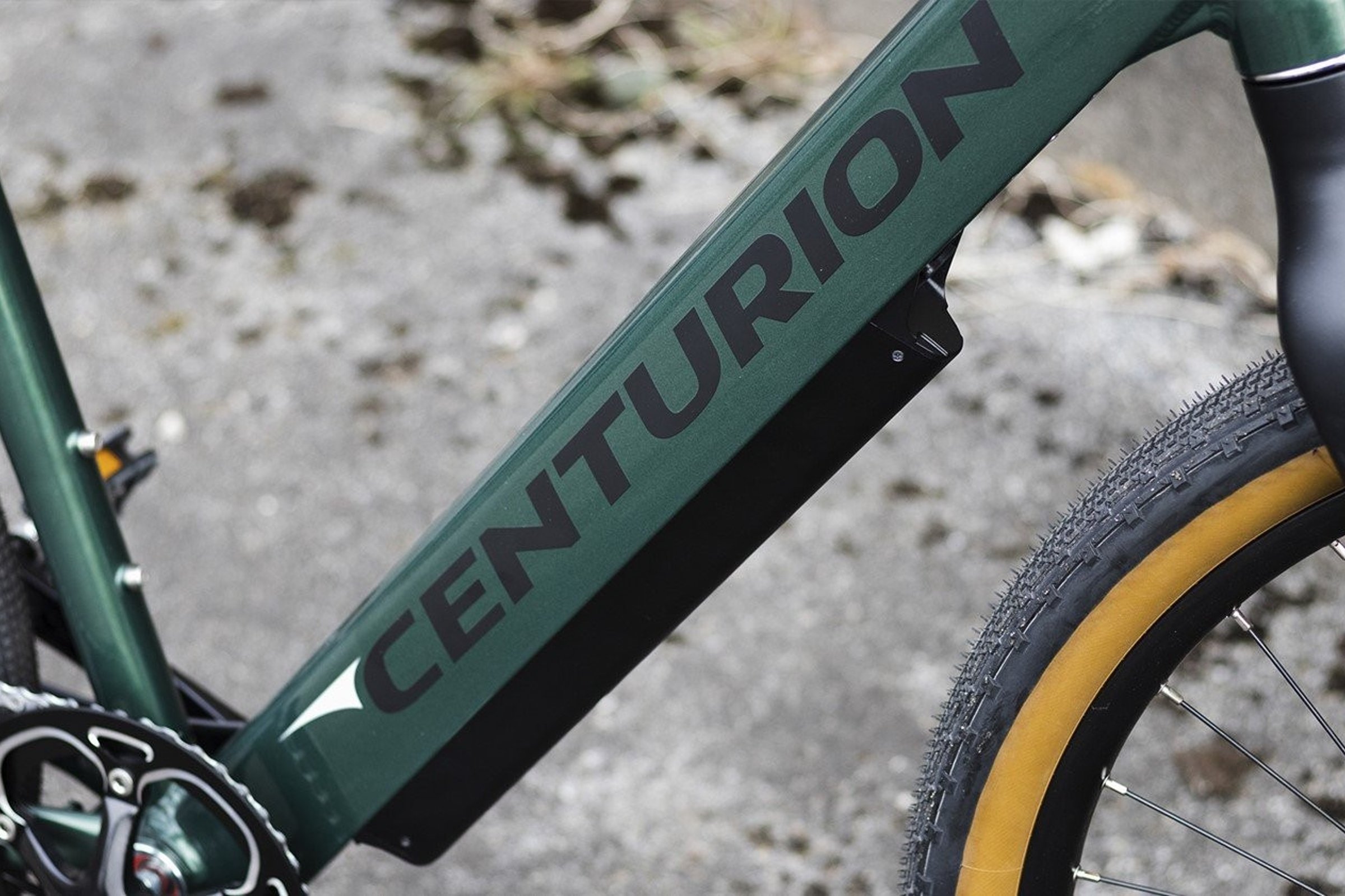 Grønn Centurion Dark Image E Gent nærbilde av ramme og batteri.