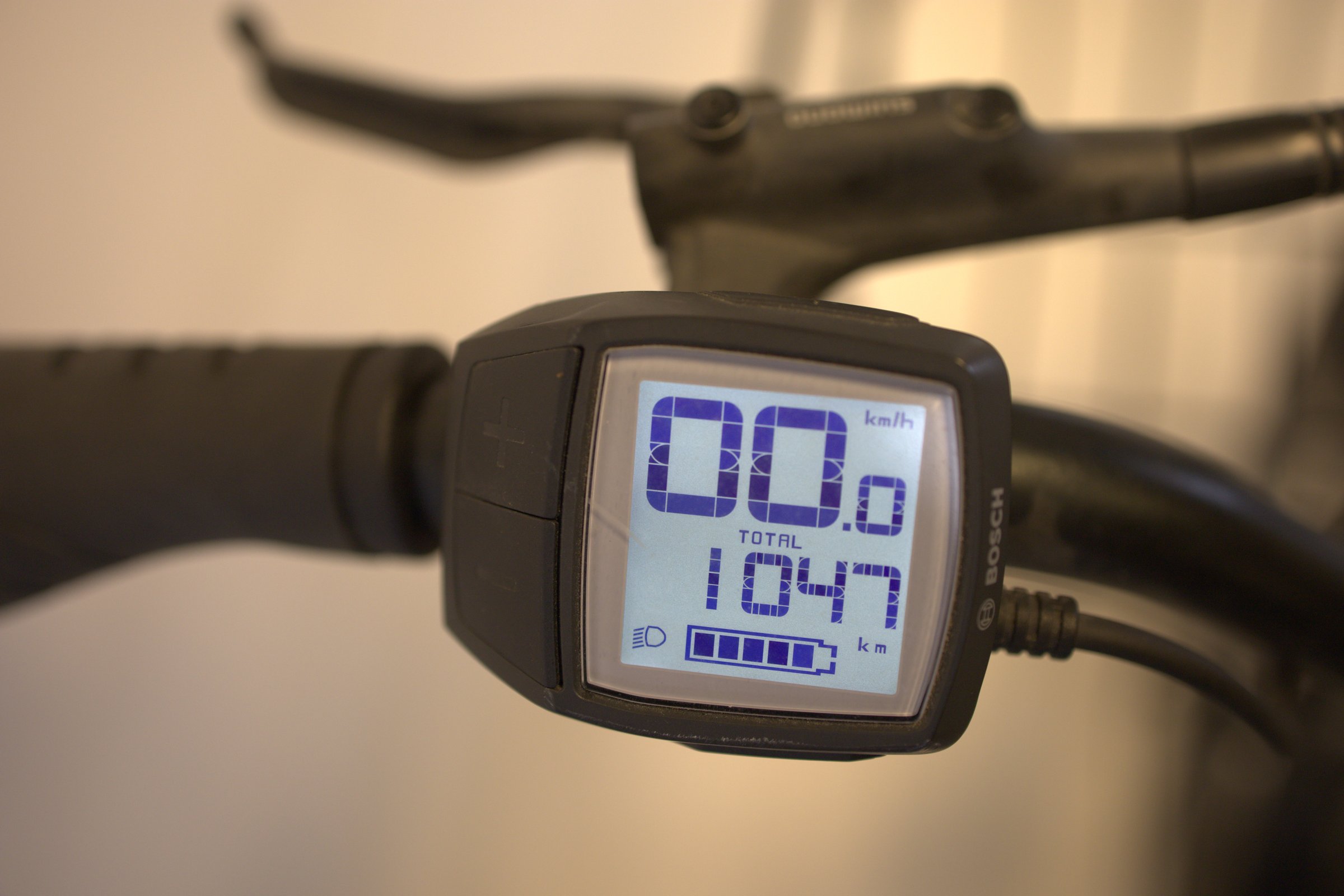 Orbea KATU-E 30 med barnesete/pute og kurv