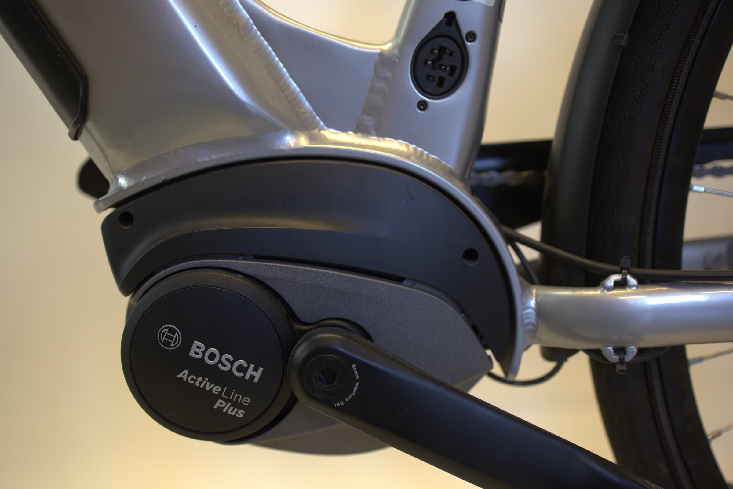 White E-Trekking 3.0 Bosch A+ 500 23