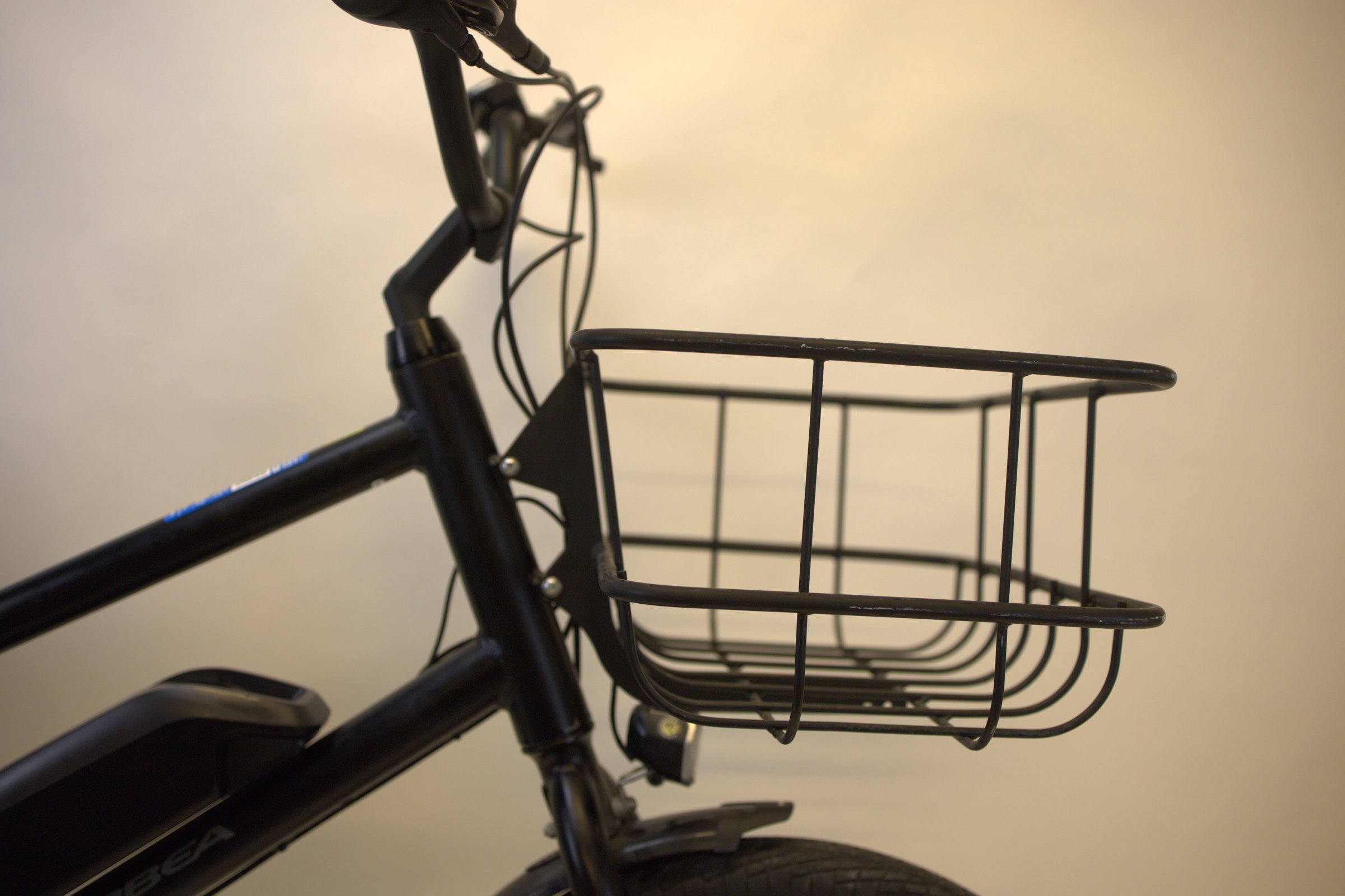 Orbea KATU-E 30 med barnesete/pute og kurv