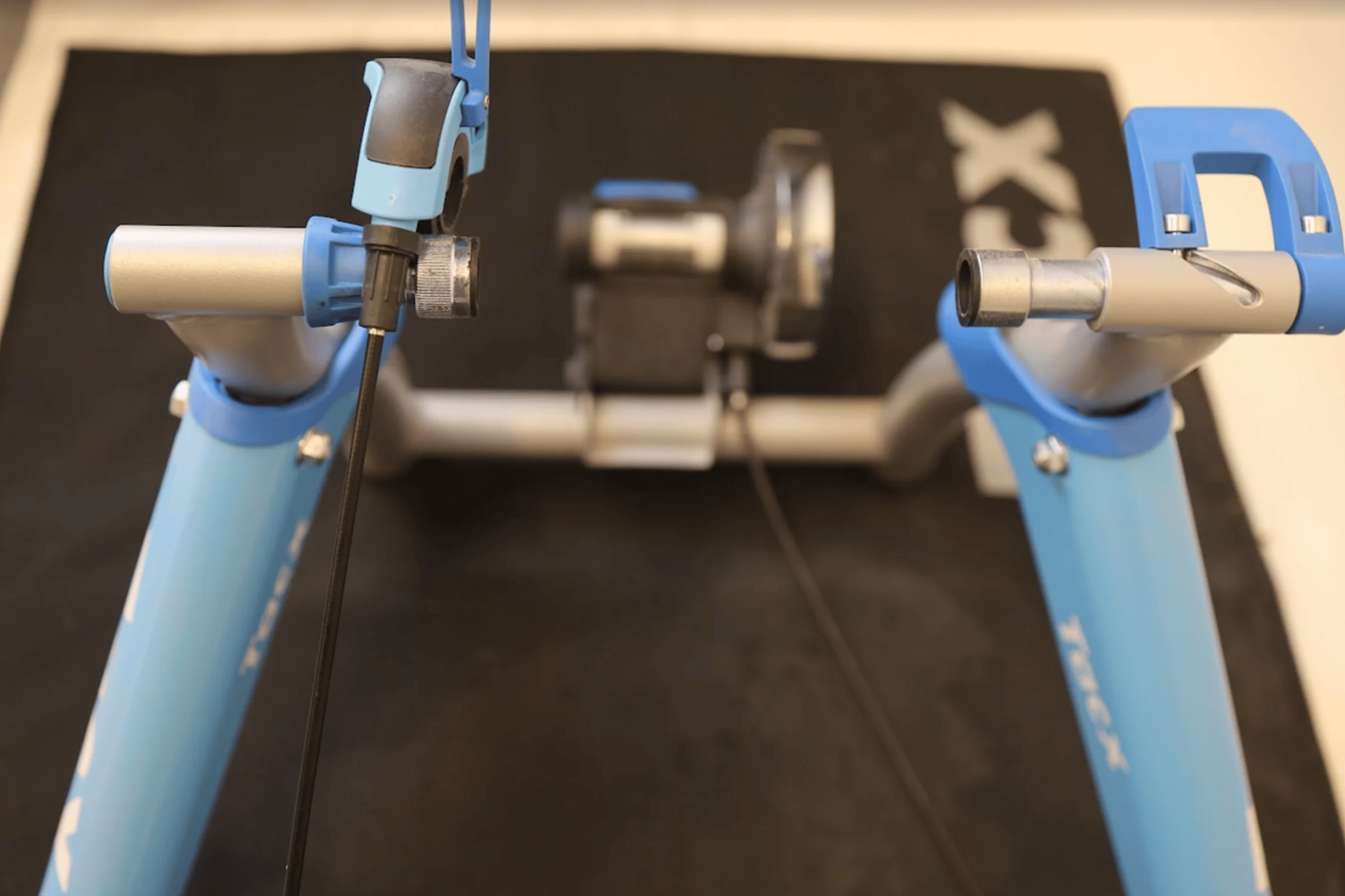 Praktisk Tacx-pakke for hjemmetrening og enkelt vedlikehold av sykkel.