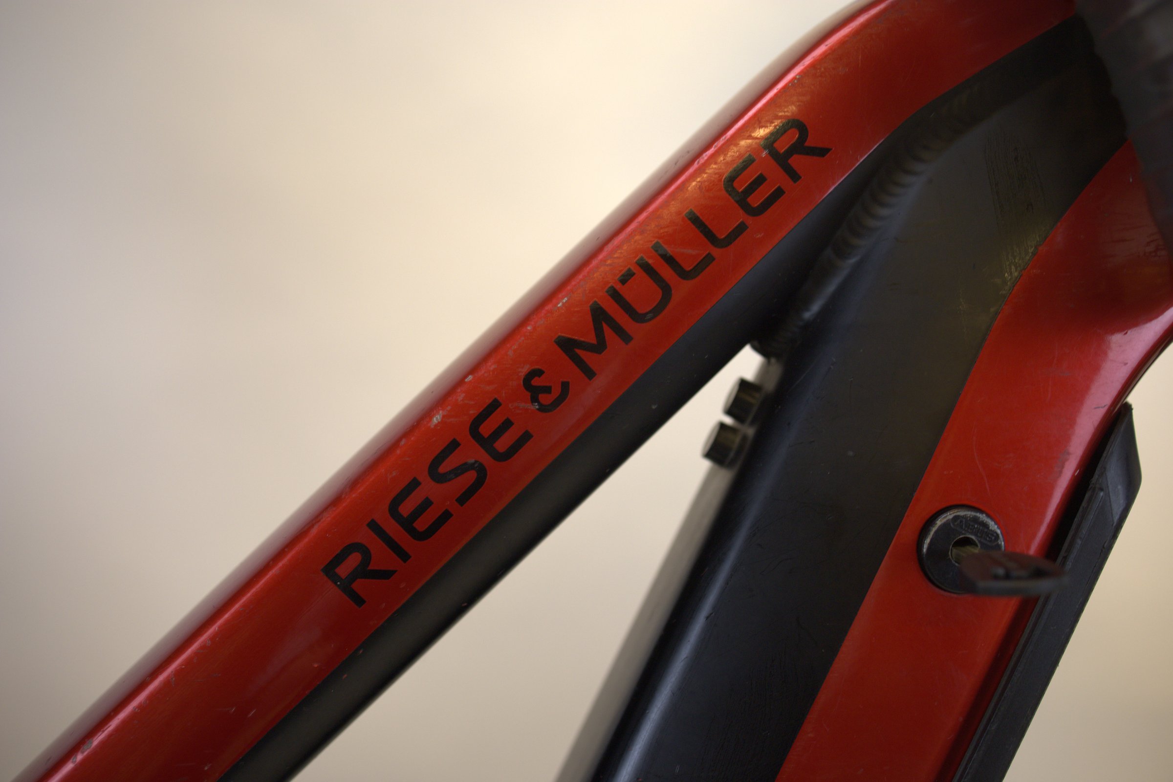 Riese & Müller New Charger Touring inkludert vinterdekk og lås