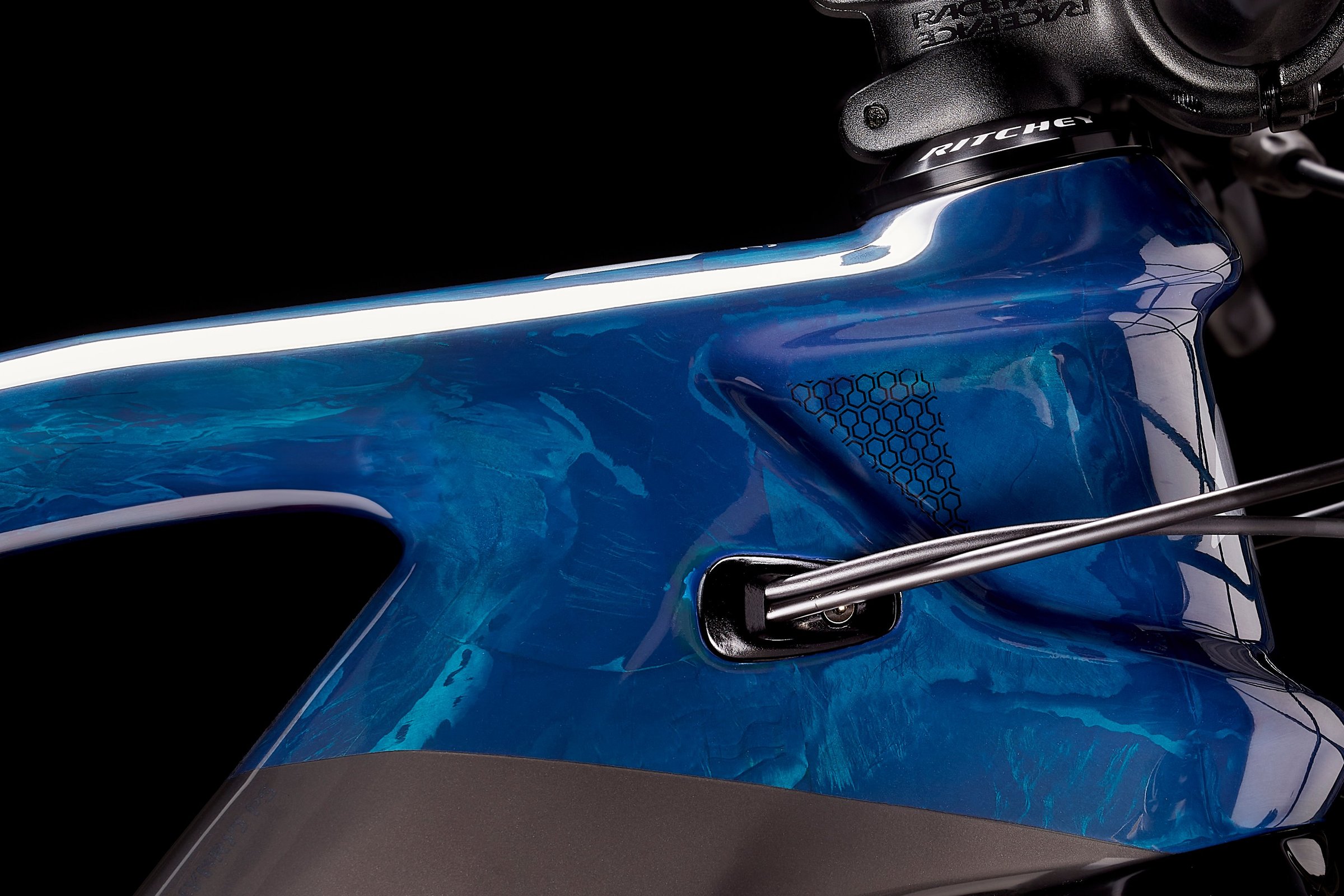 Blå MMR X-Bolt 120 detalj av ramme og styre.