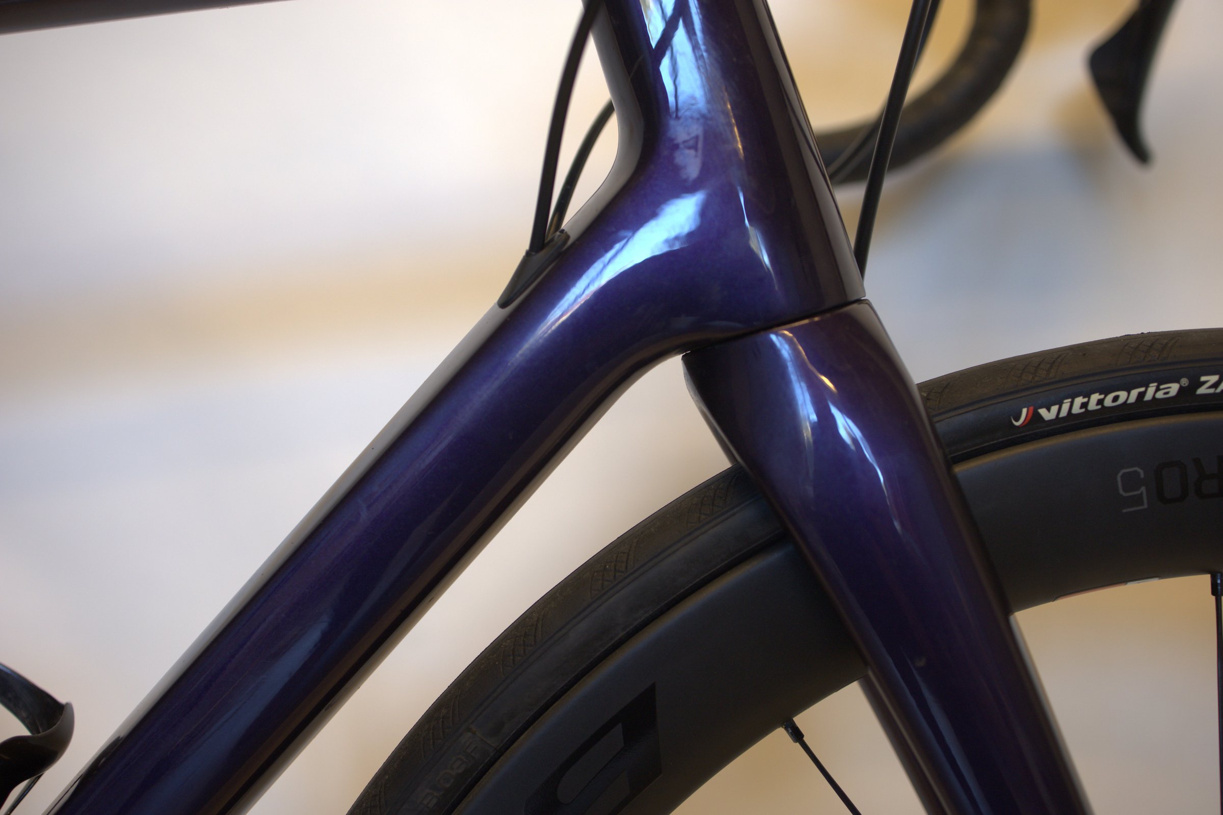 NoName karbonramme med Bontrager hjulsett og shimano gir og skivebremser