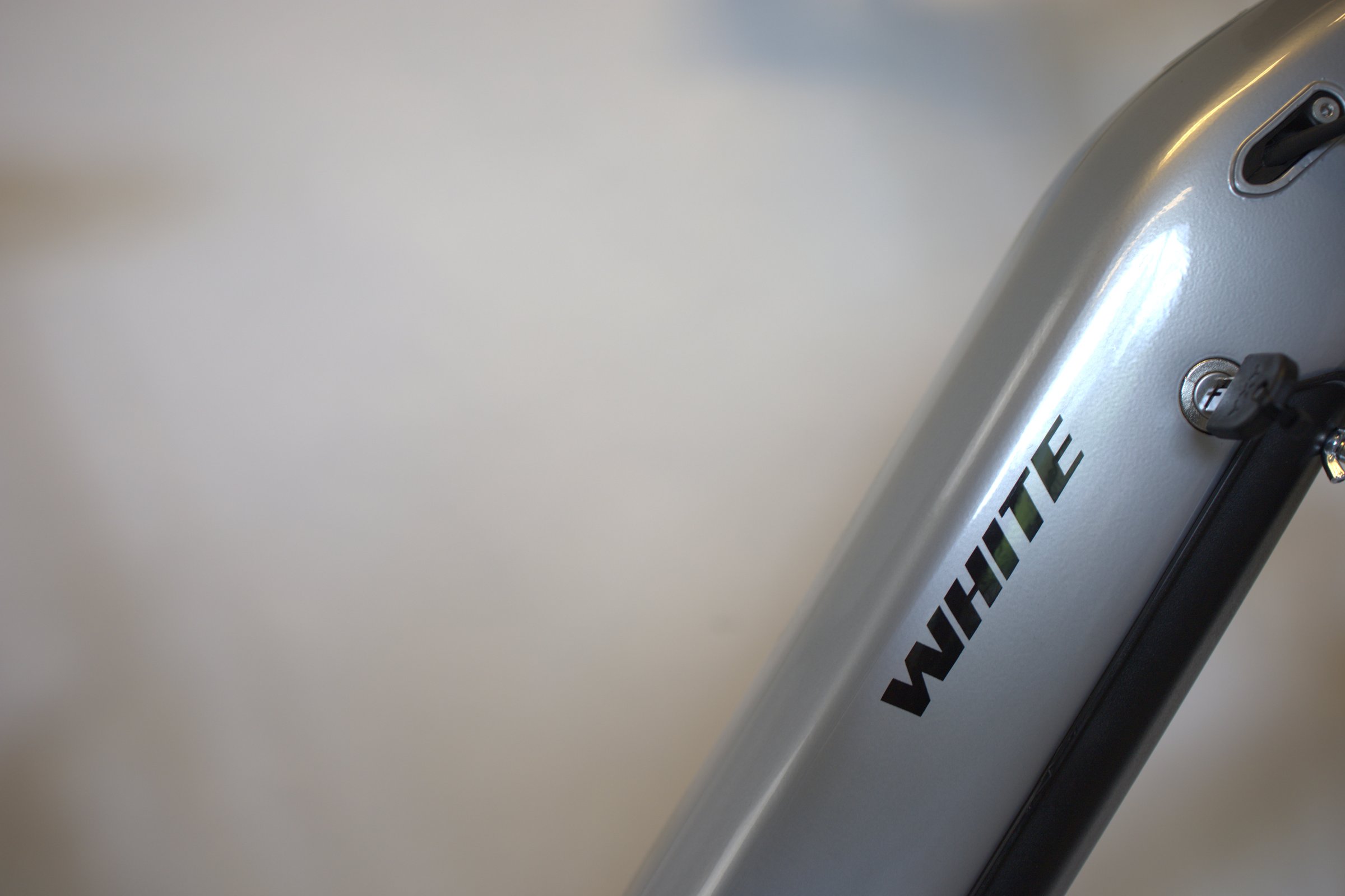 White E-Trekking 3.0 Bosch active line plus