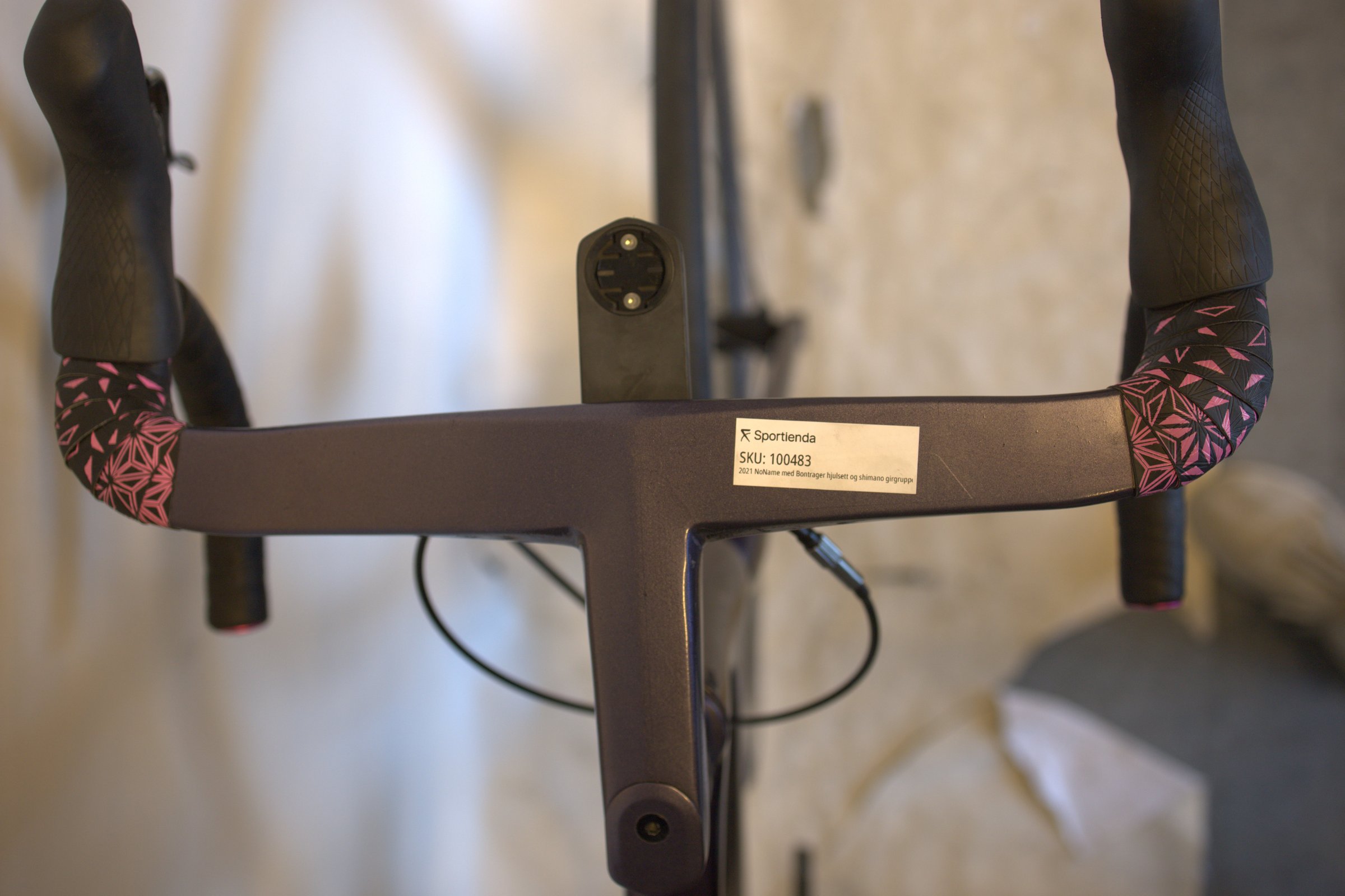 NoName karbonramme med Bontrager hjulsett og shimano gir og skivebremser