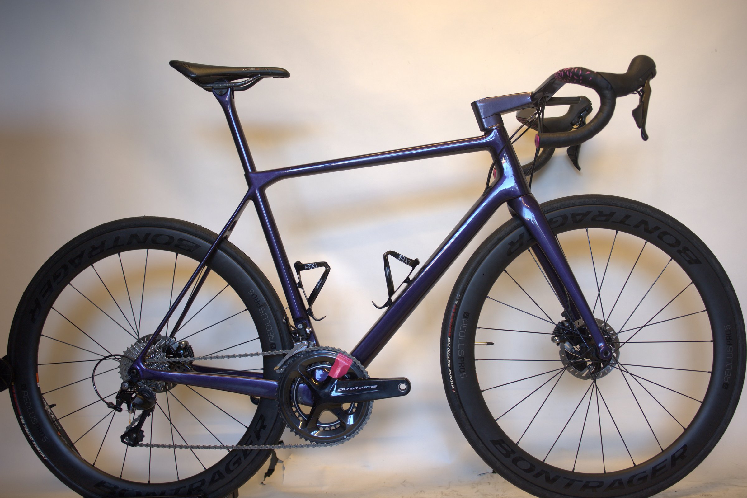 NoName karbonramme med Bontrager hjulsett og shimano gir og skivebremser