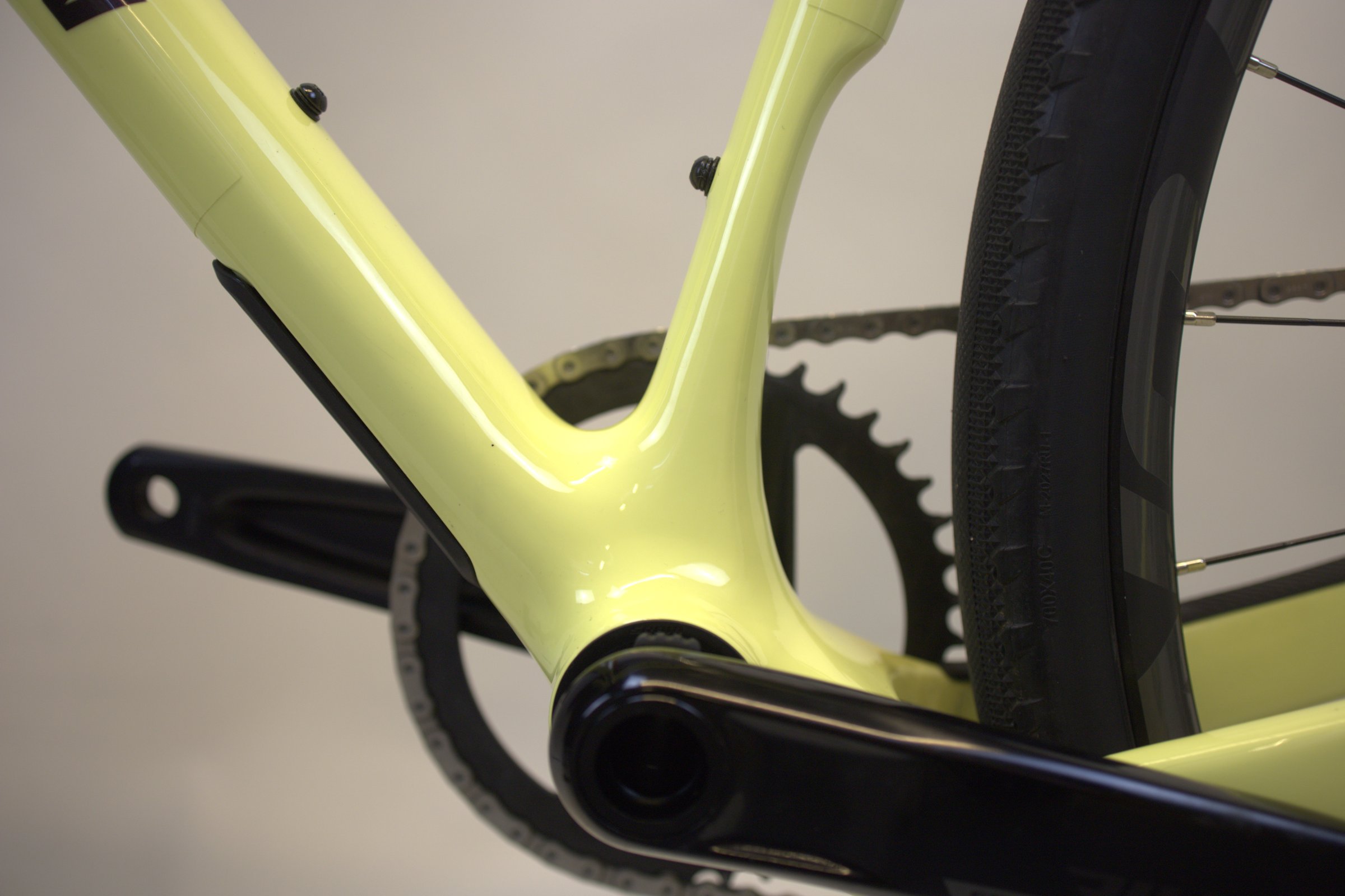 Lys gul Rocky Mountain Solo C70 detalj av rammen.