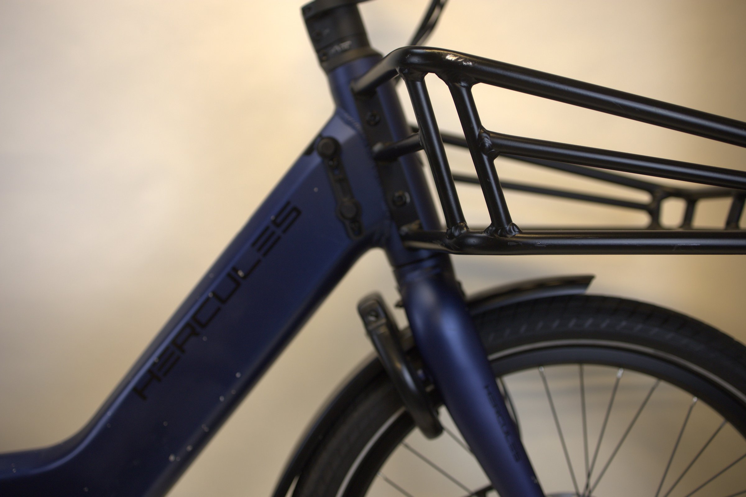 HERCULES ROB FAMILY (1437 km) med barnesete og vinterdekk, kurv og fothviler bak