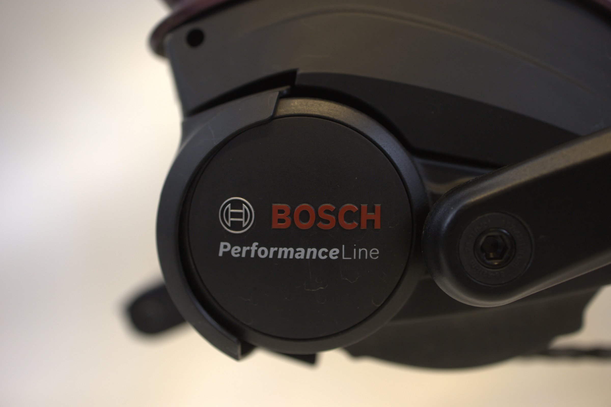 Svart Electra Townie Go motor fra siden.