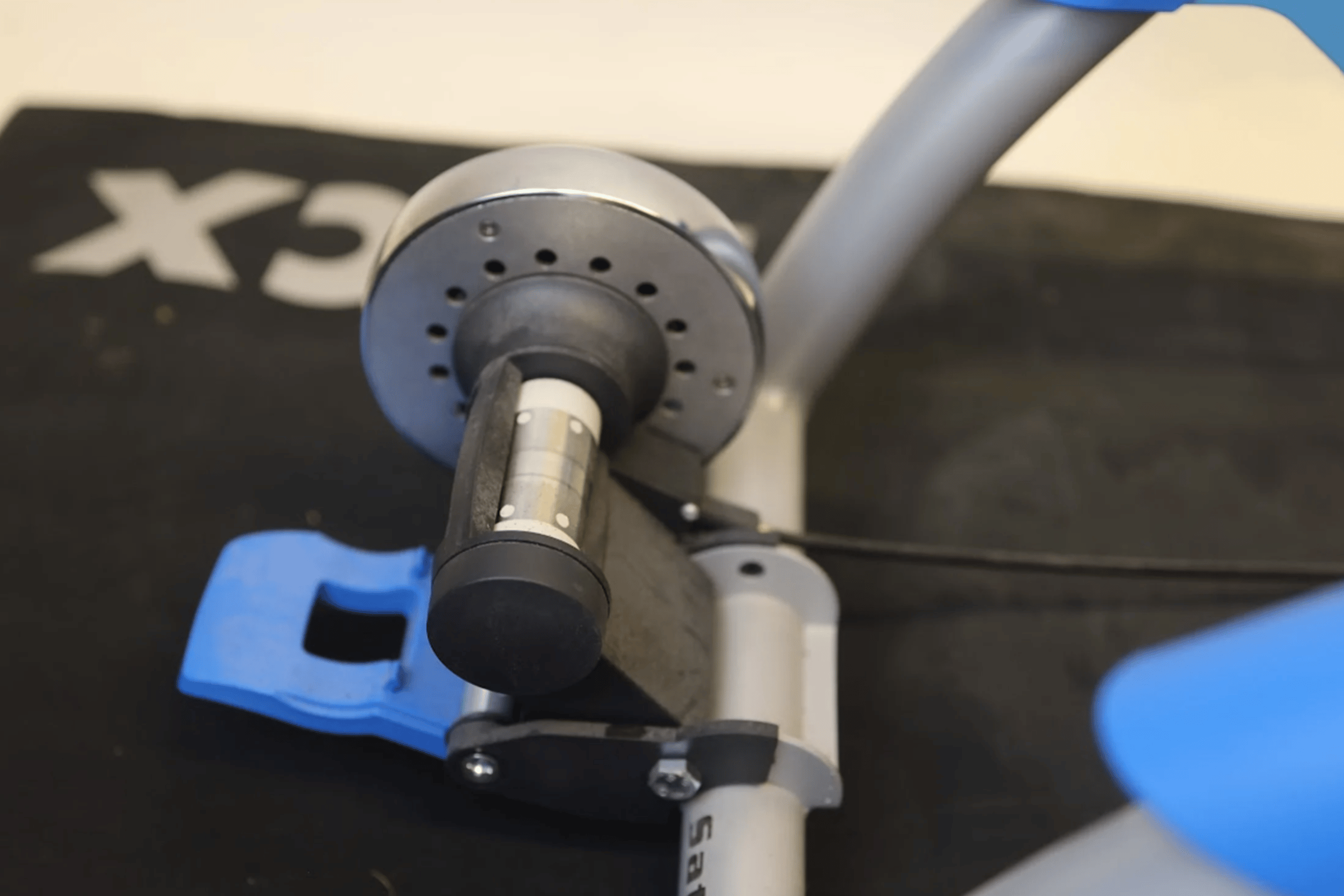 Praktisk Tacx-pakke for hjemmetrening og enkelt vedlikehold av sykkel.