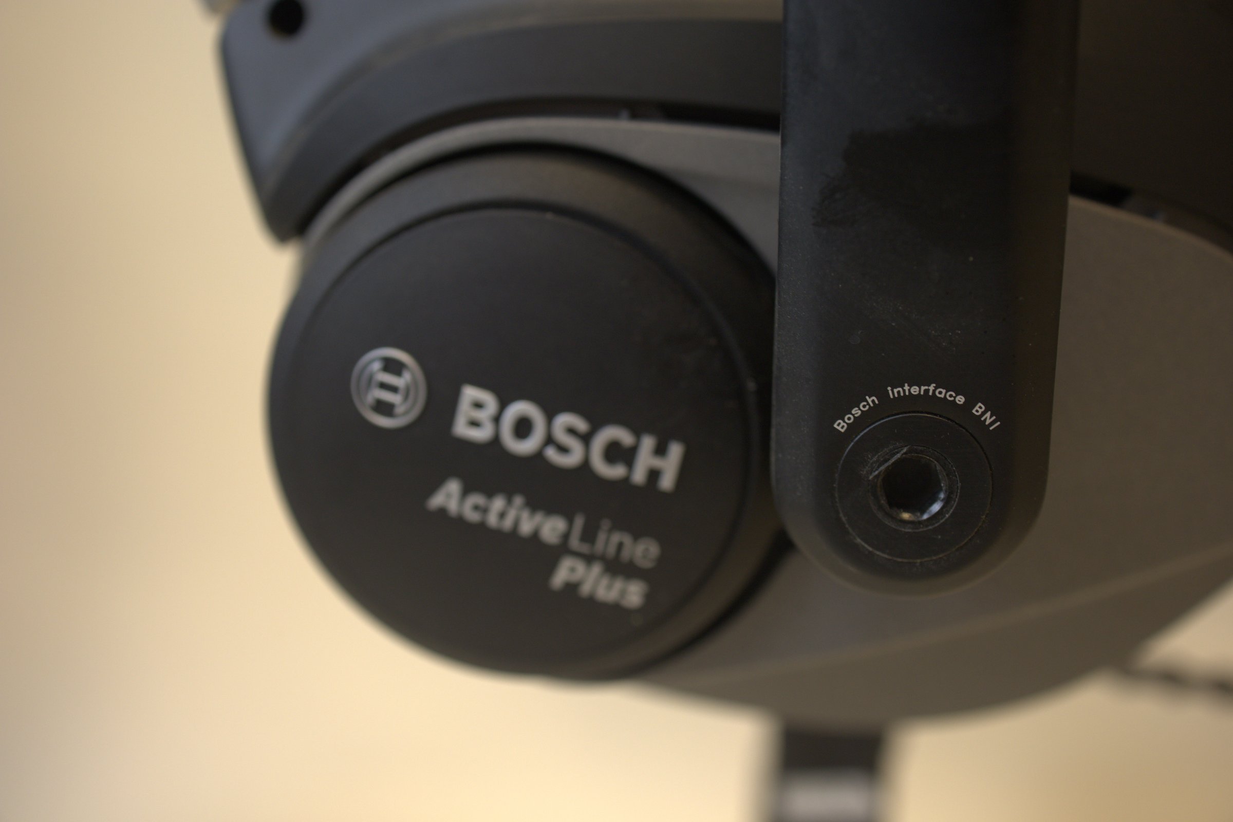 White E-Trekking 3.0 Bosch A+ 500 23
