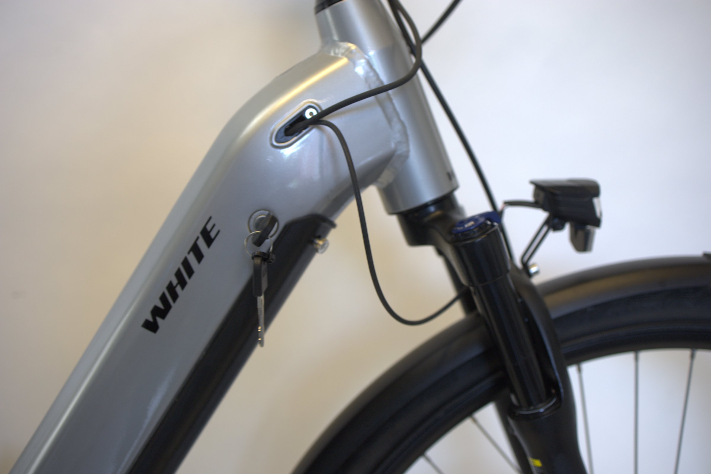 White E-Trekking 3.0 Bosch active line plus