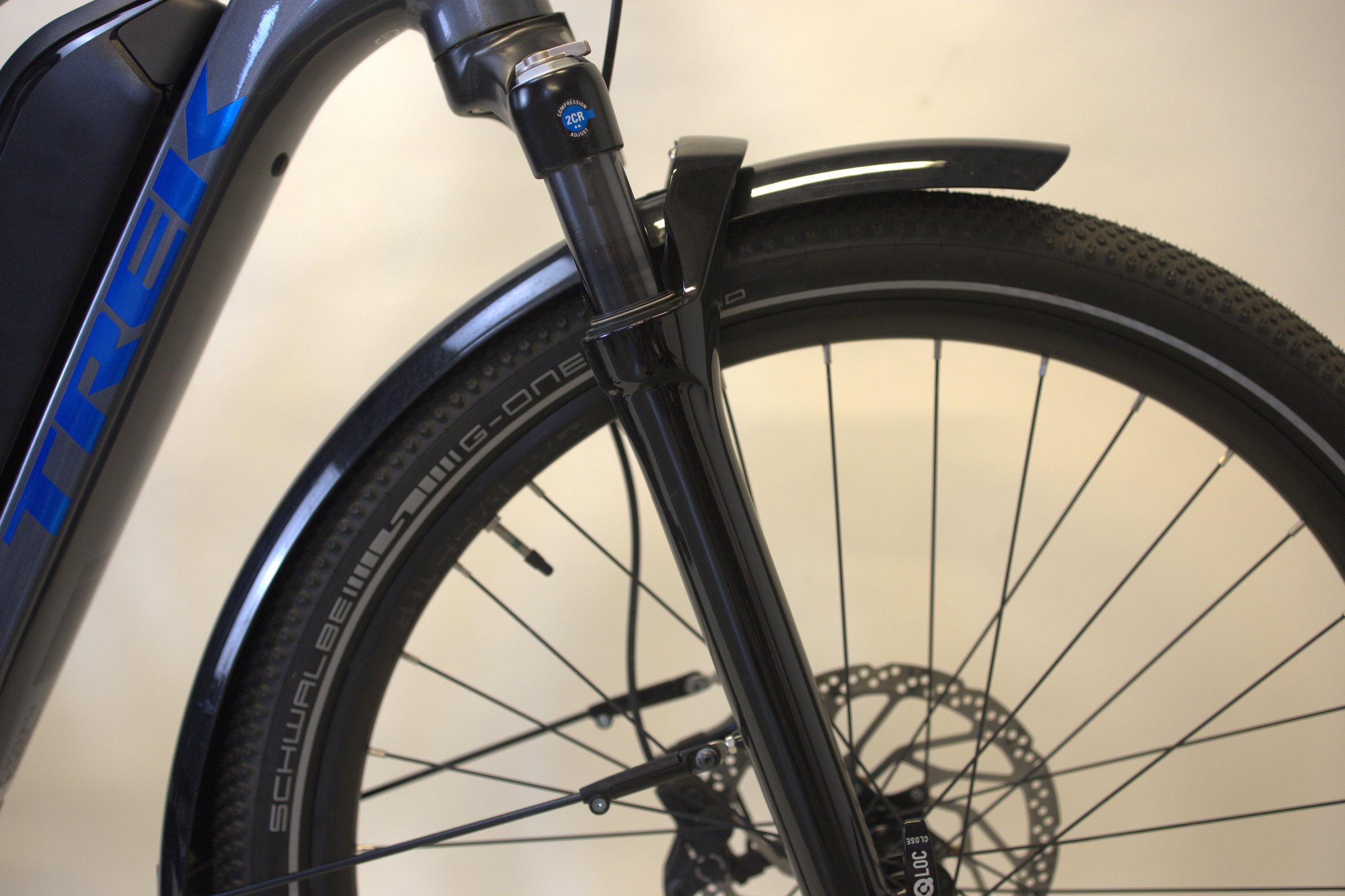 Trek Allant+ 6 med Abus foldelås