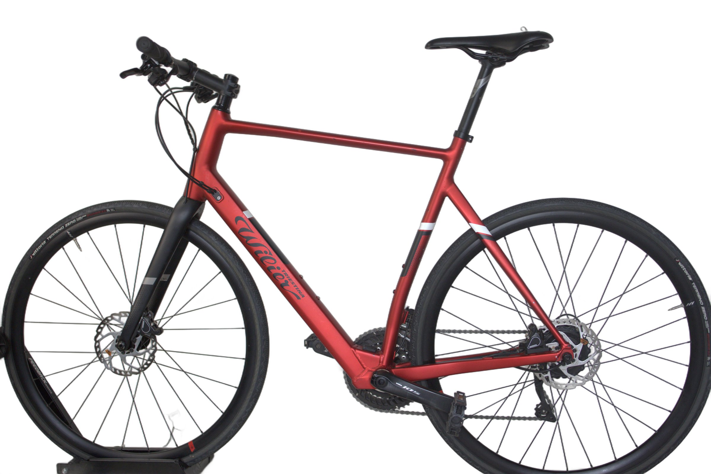 Rød Wilier TRIESTINA hybrid fra siden med flat styre.