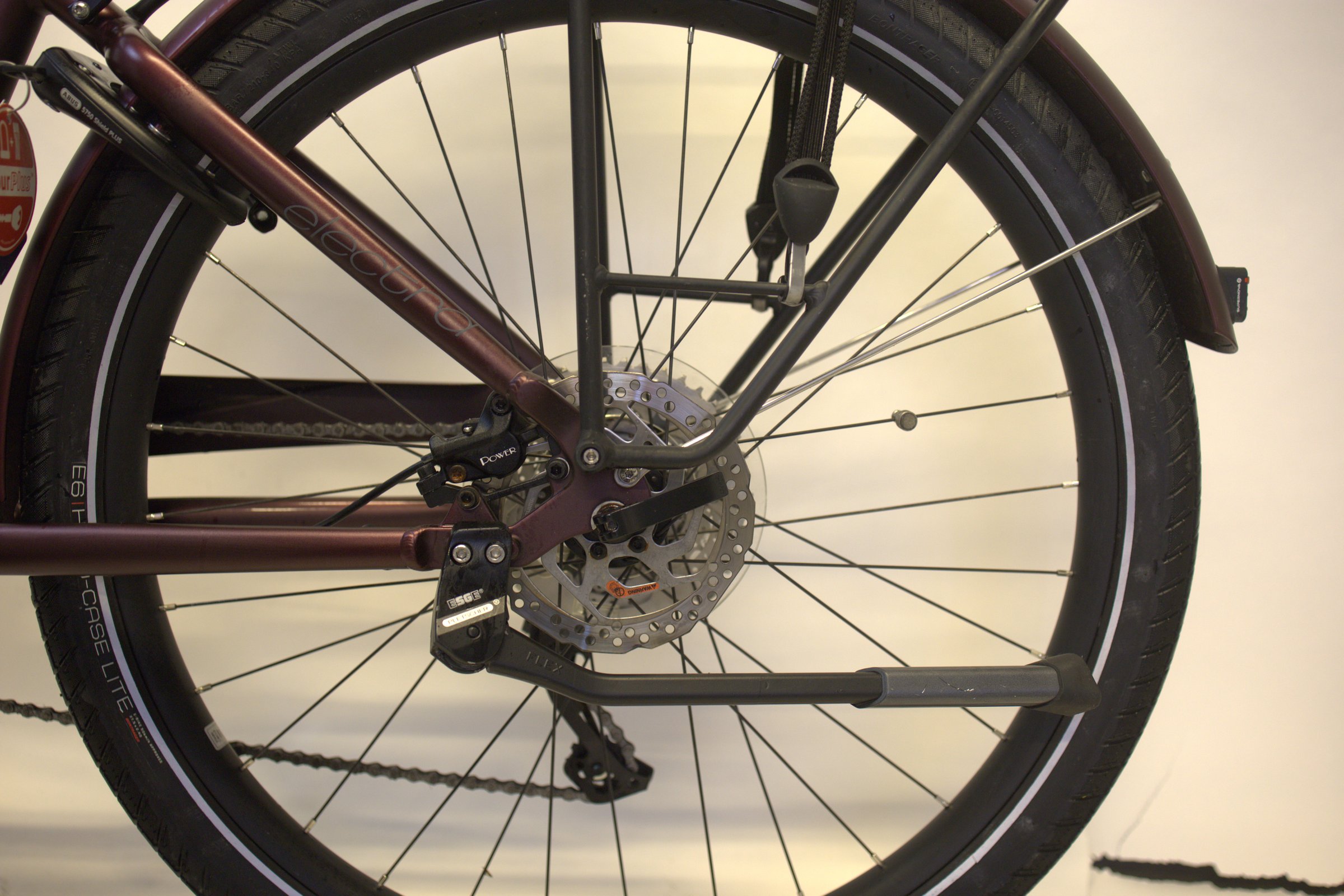 Burgunder Electra Townie Path Go! 10D EQ bakhjul og girsystem.