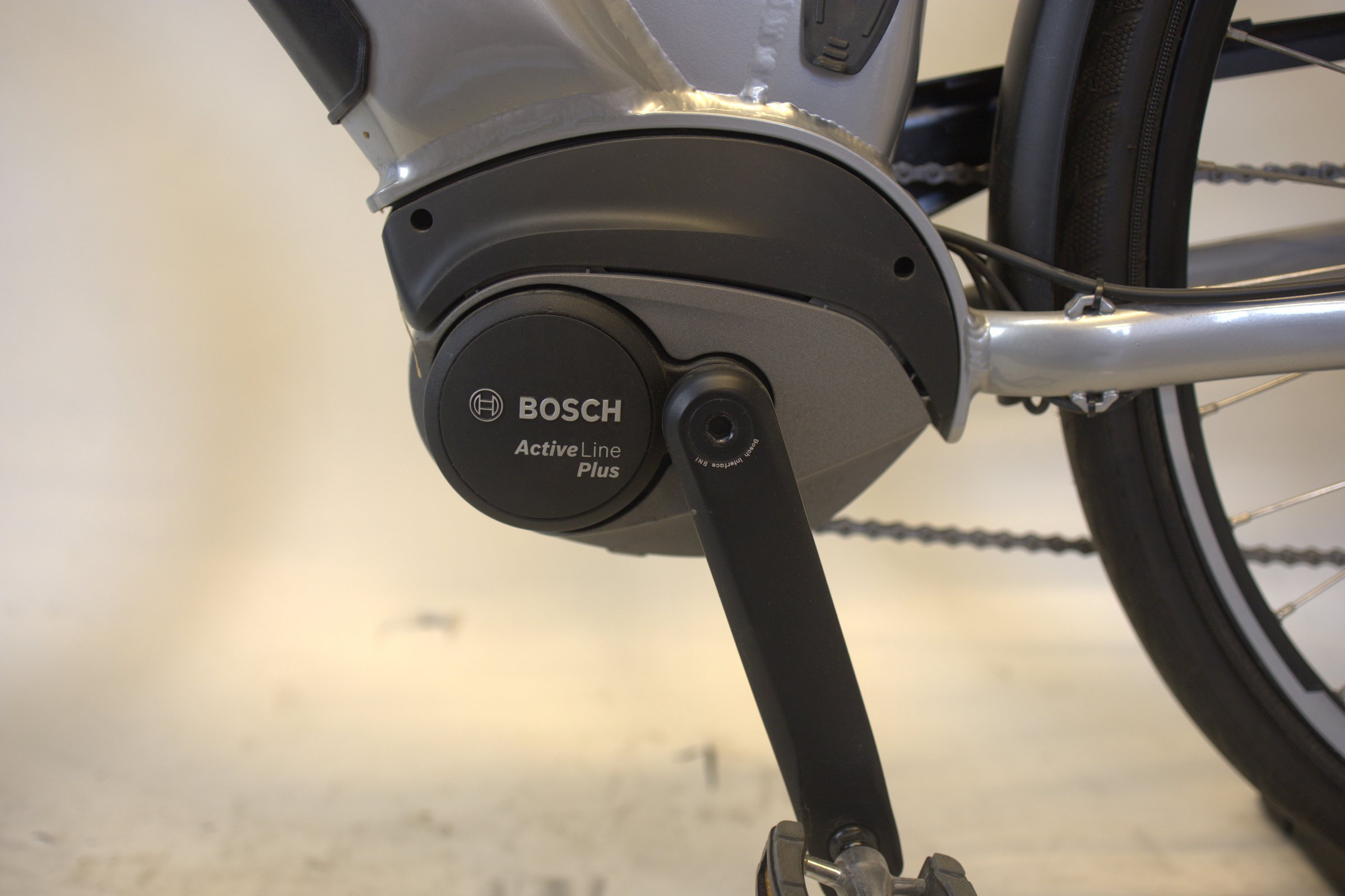 White E-Trekking 3.0 Bosch A+ 500 23