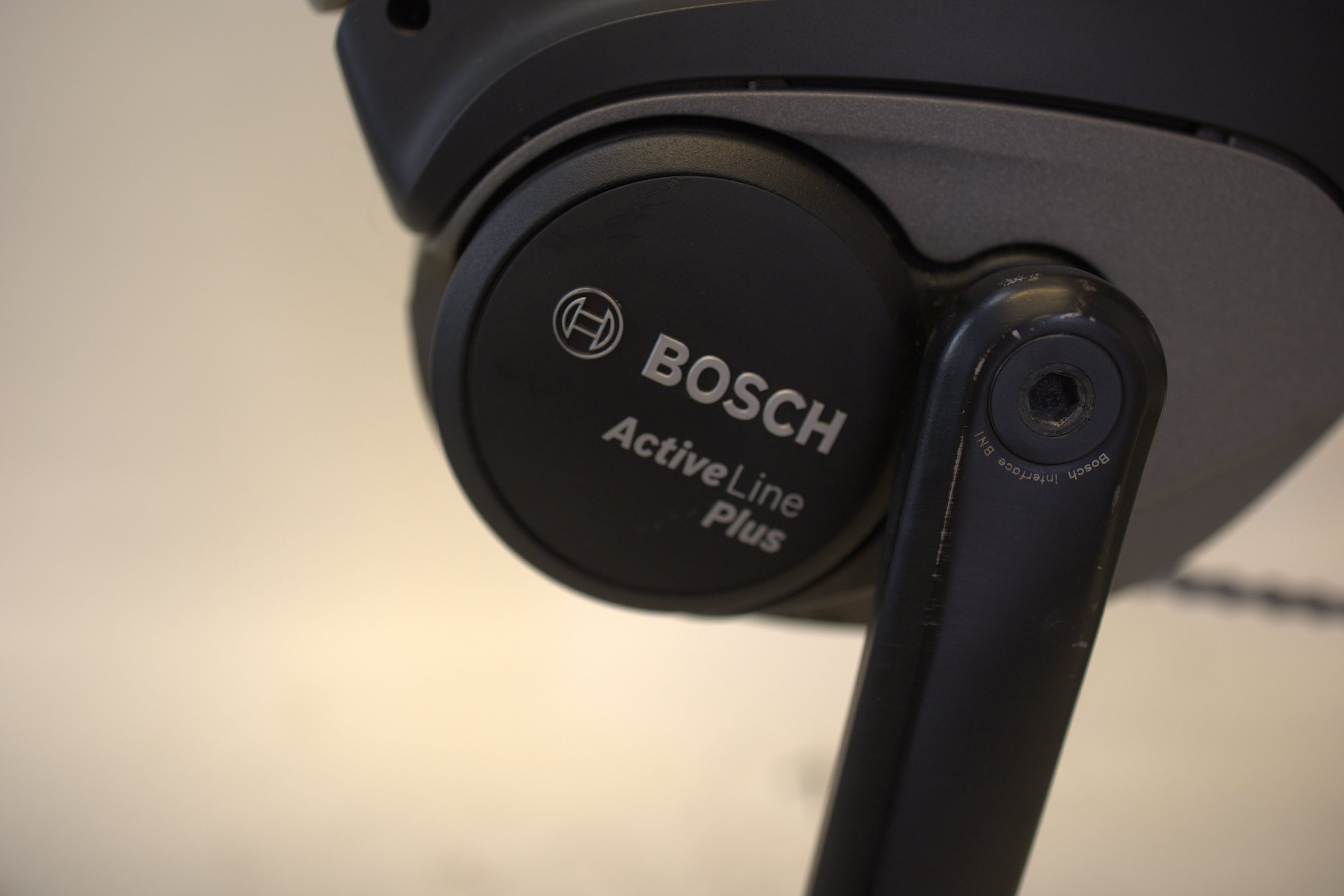 White E-Trekking 3.0 Bosch A+ 500 23