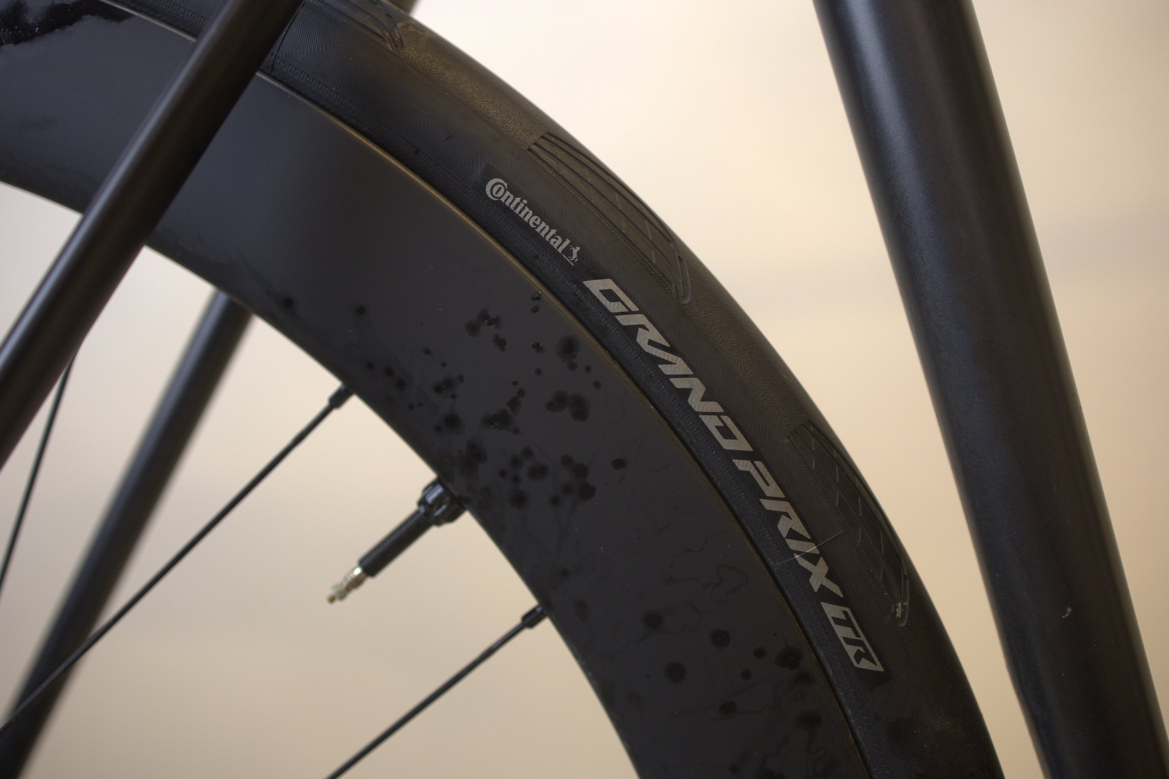 Orbea Orca M30i Di2 med Dura-Ace C50 og wattmåler