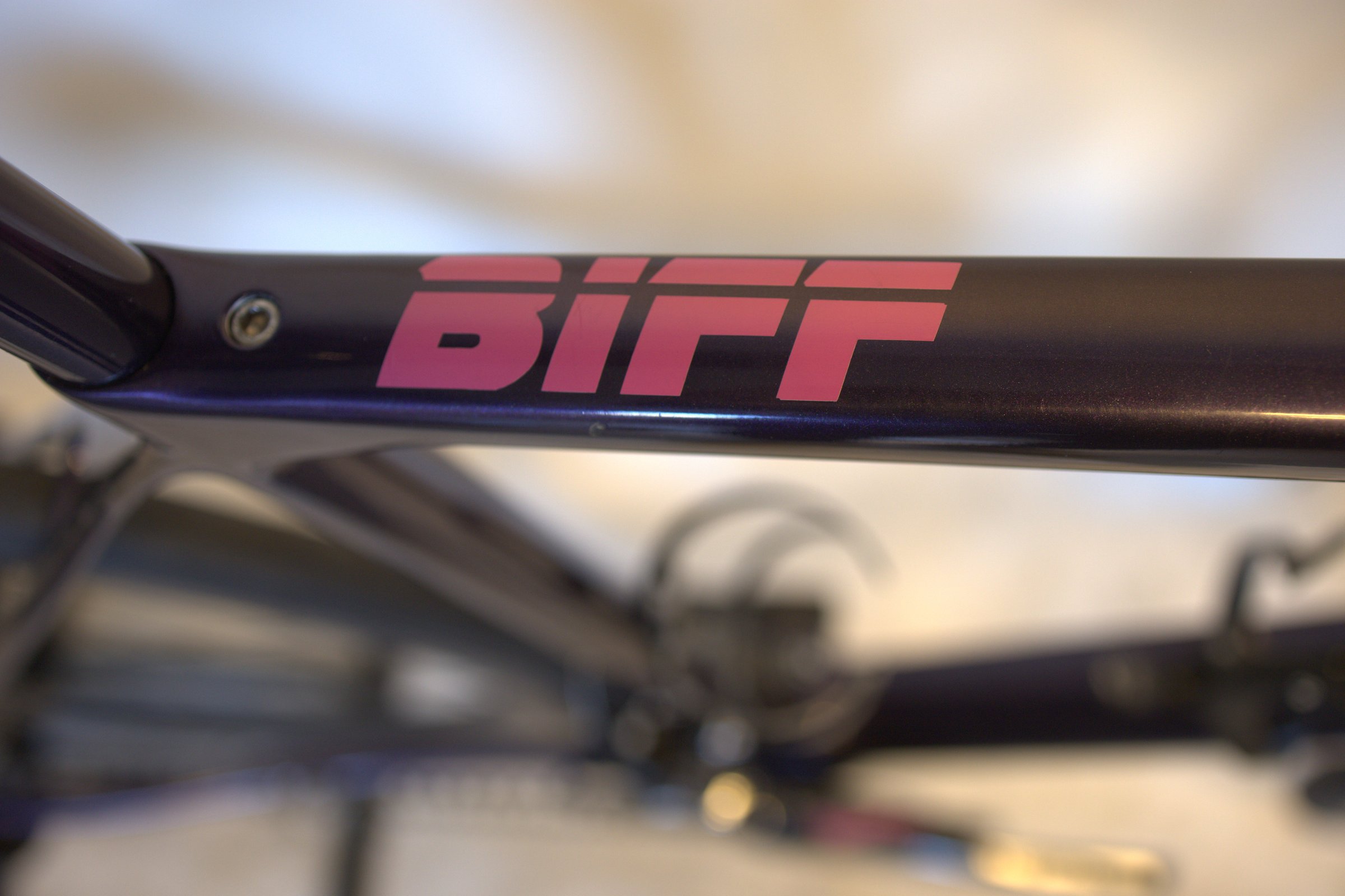 NoName karbonramme med Bontrager hjulsett og shimano gir og skivebremser