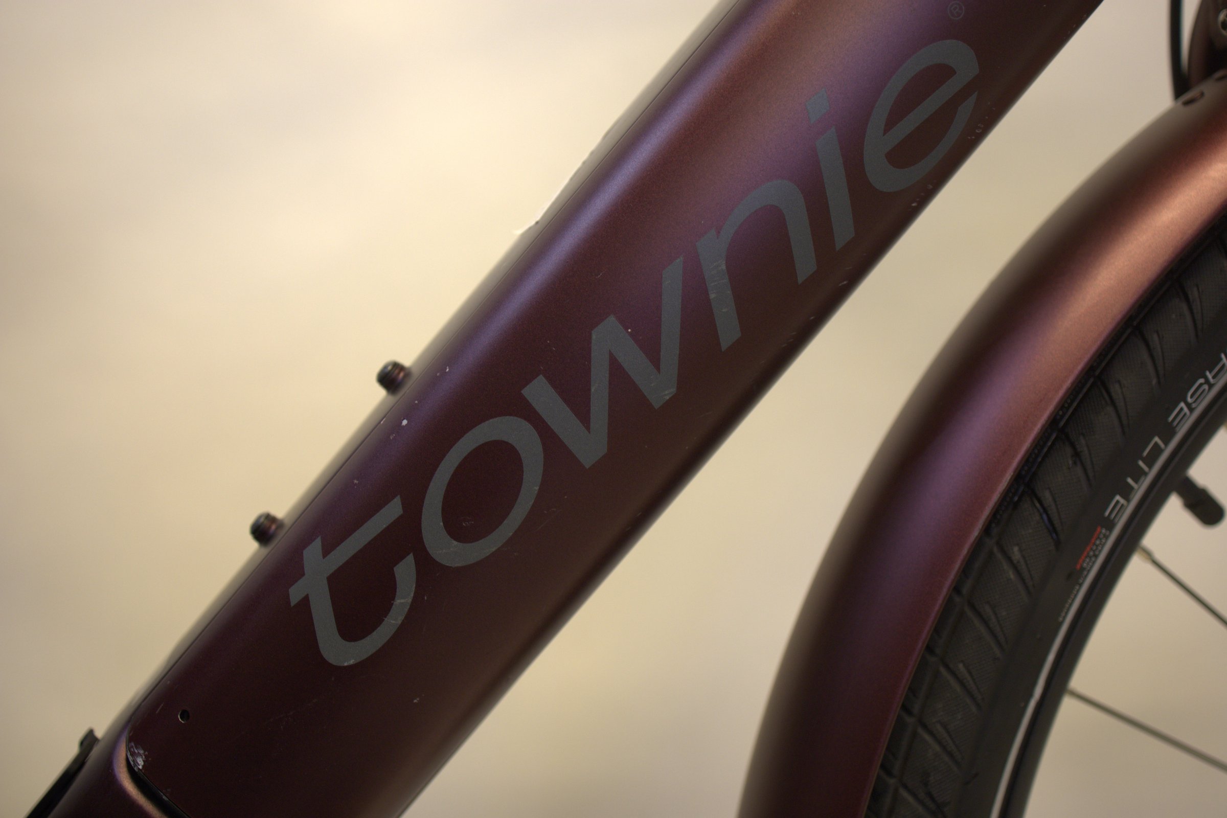 Bordeaux Electra Townie Path Go! 10D EQ detalj av rammen.