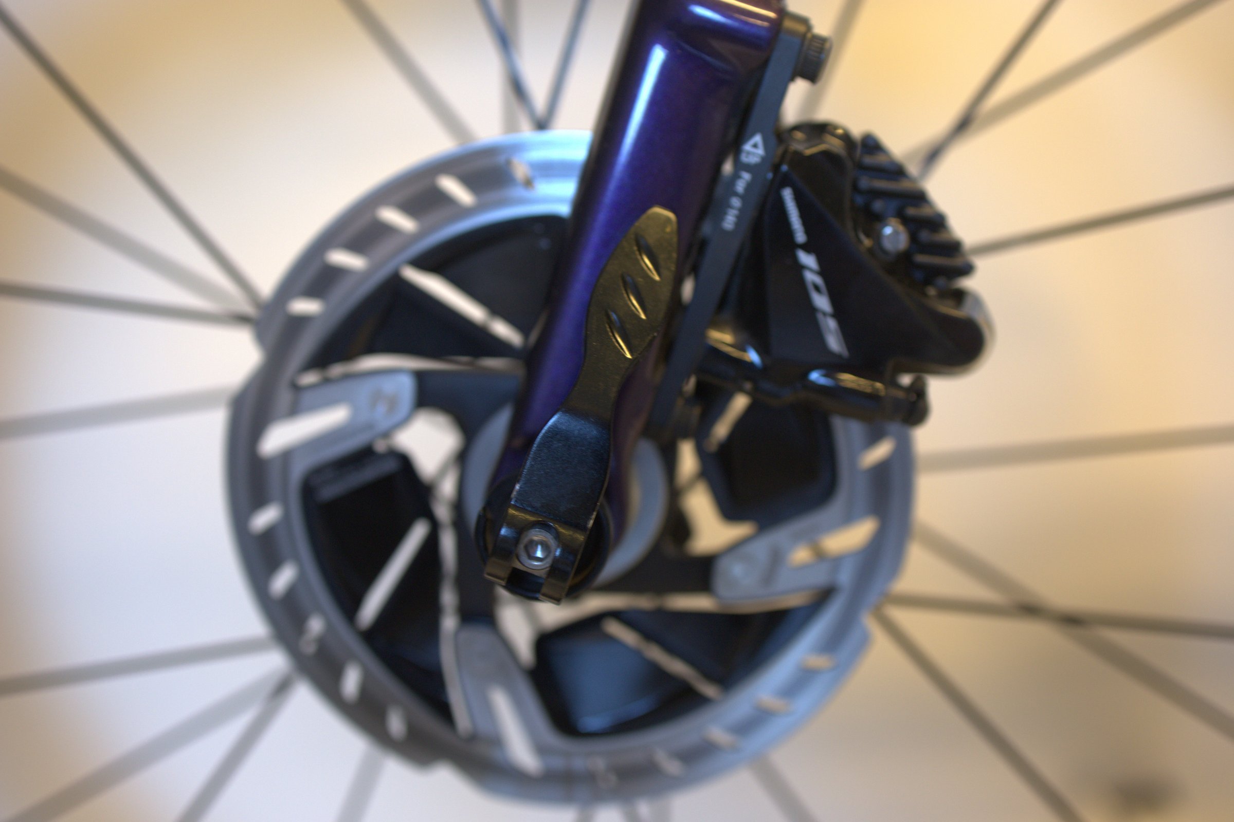 NoName karbonramme med Bontrager hjulsett og shimano gir og skivebremser