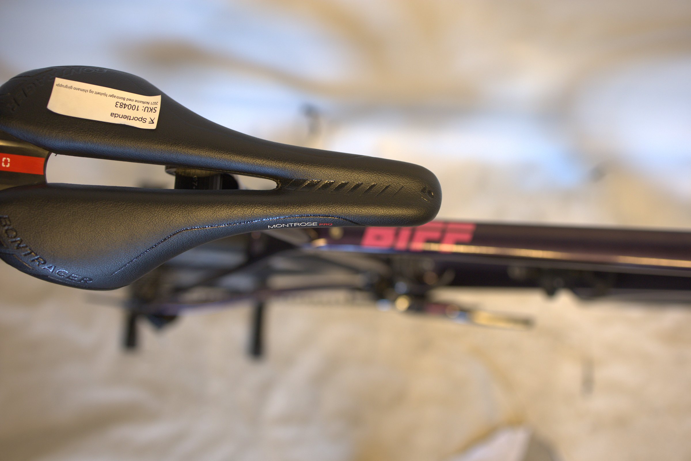 NoName karbonramme med Bontrager hjulsett og shimano gir og skivebremser